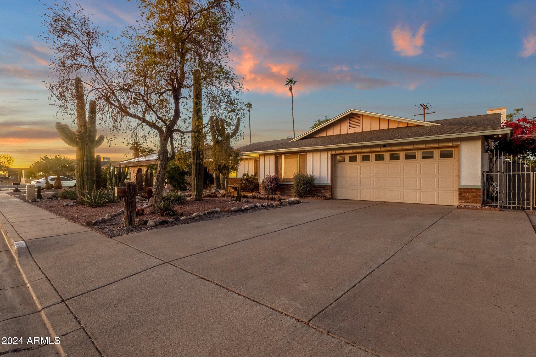 3042 W ACOMA Drive