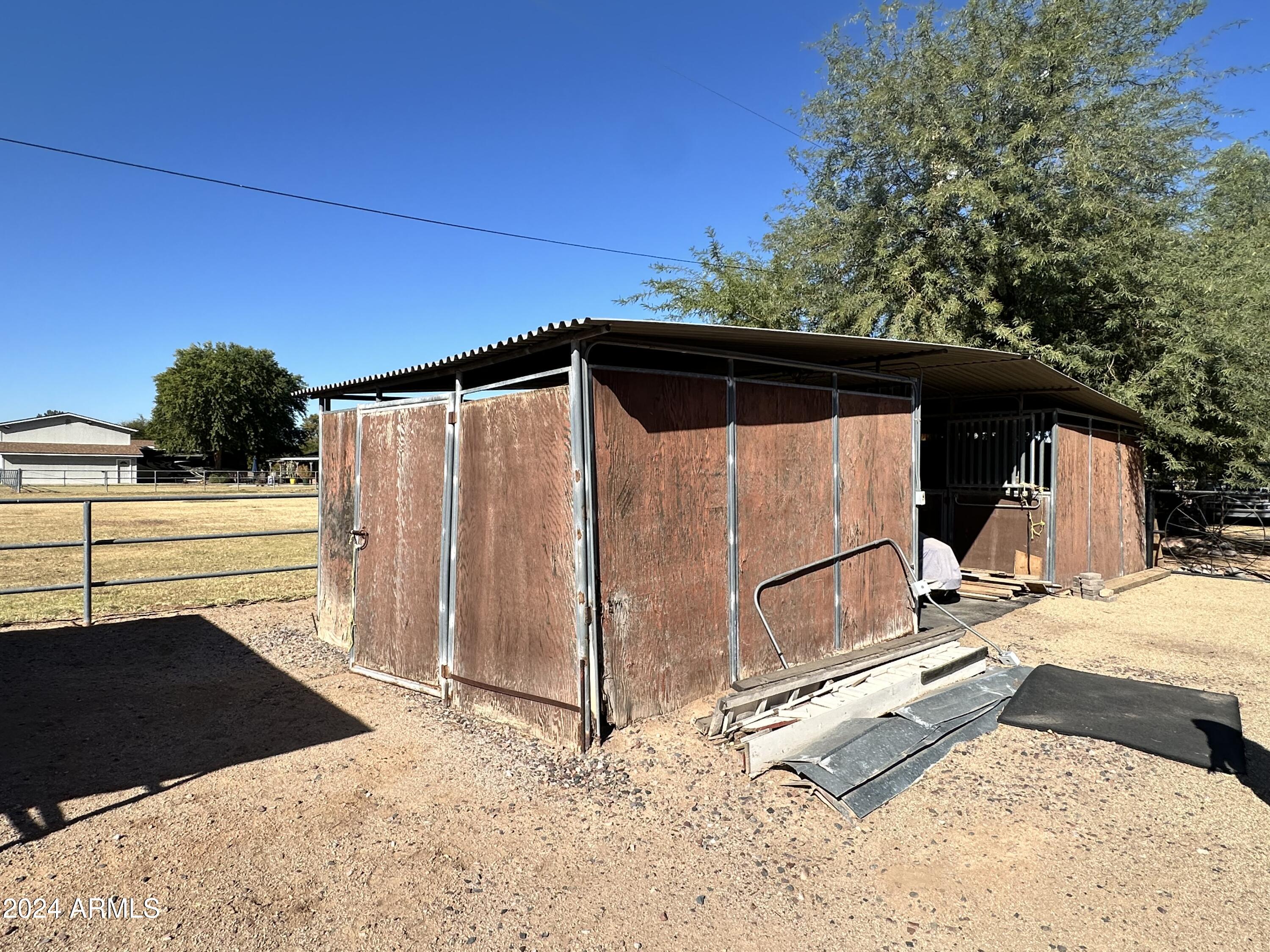 517 E PONY Lane