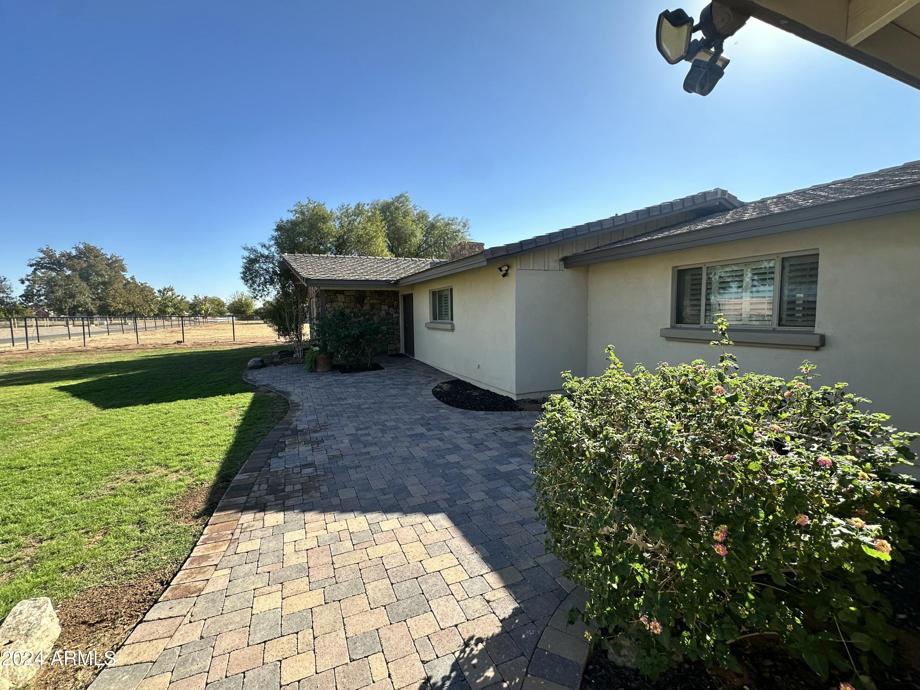 517 E PONY Lane
