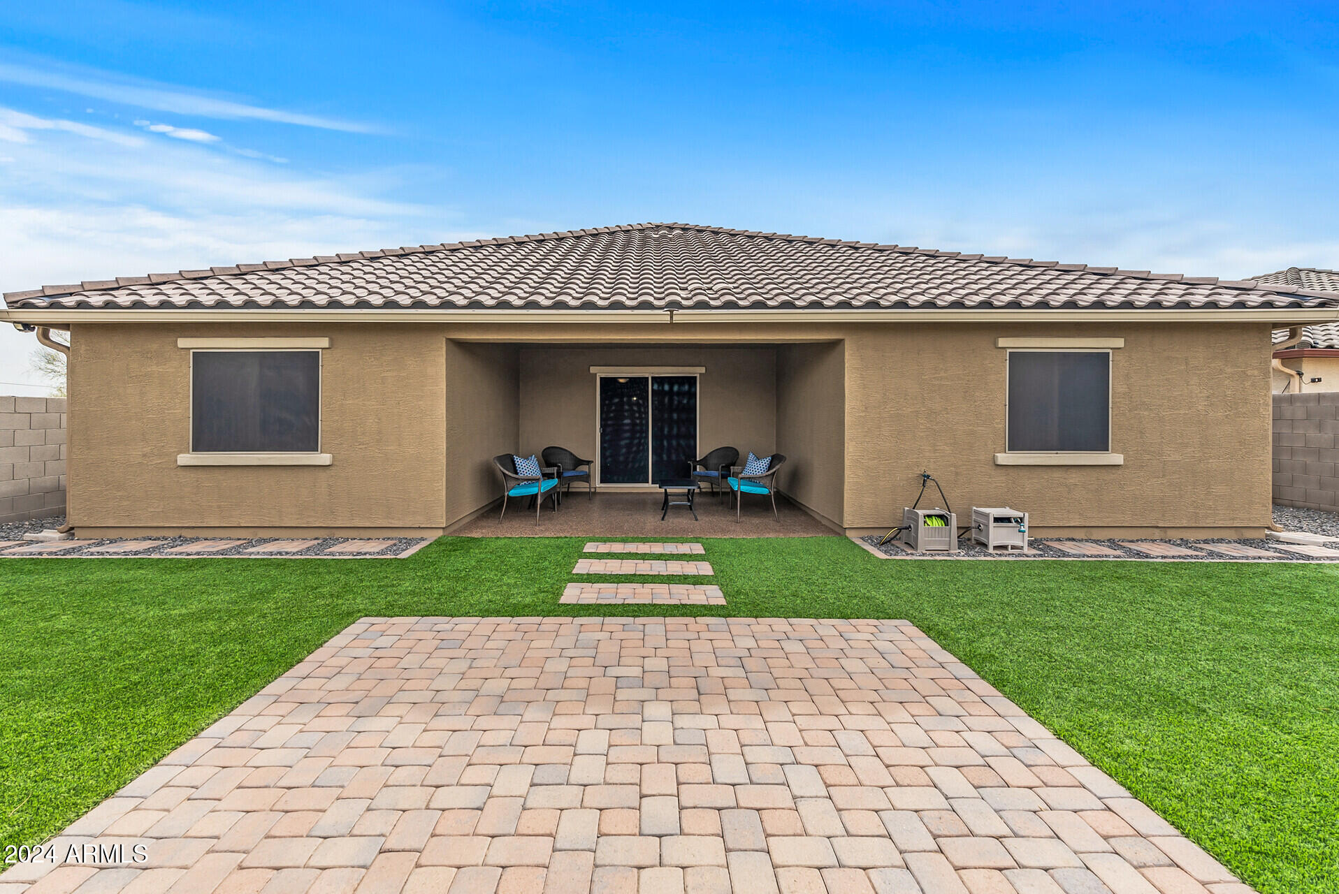 442 W BLACK HAWK Place