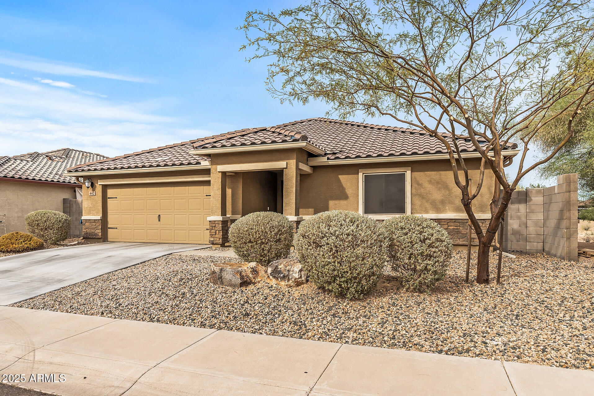 442 W BLACK HAWK Place