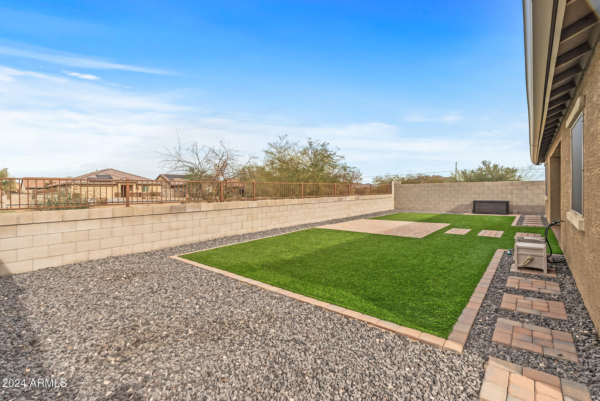442 W BLACK HAWK Place