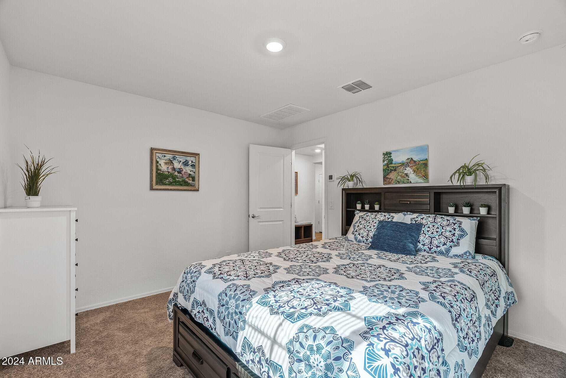442 W BLACK HAWK Place