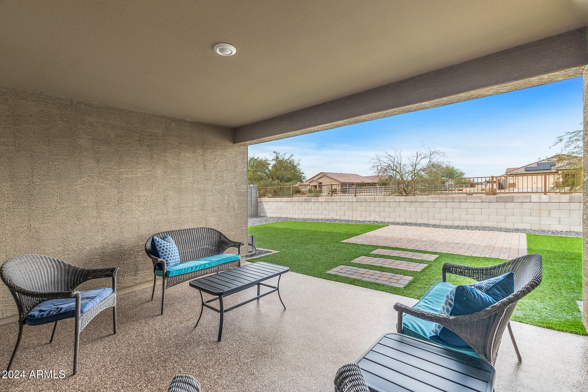 442 W BLACK HAWK Place