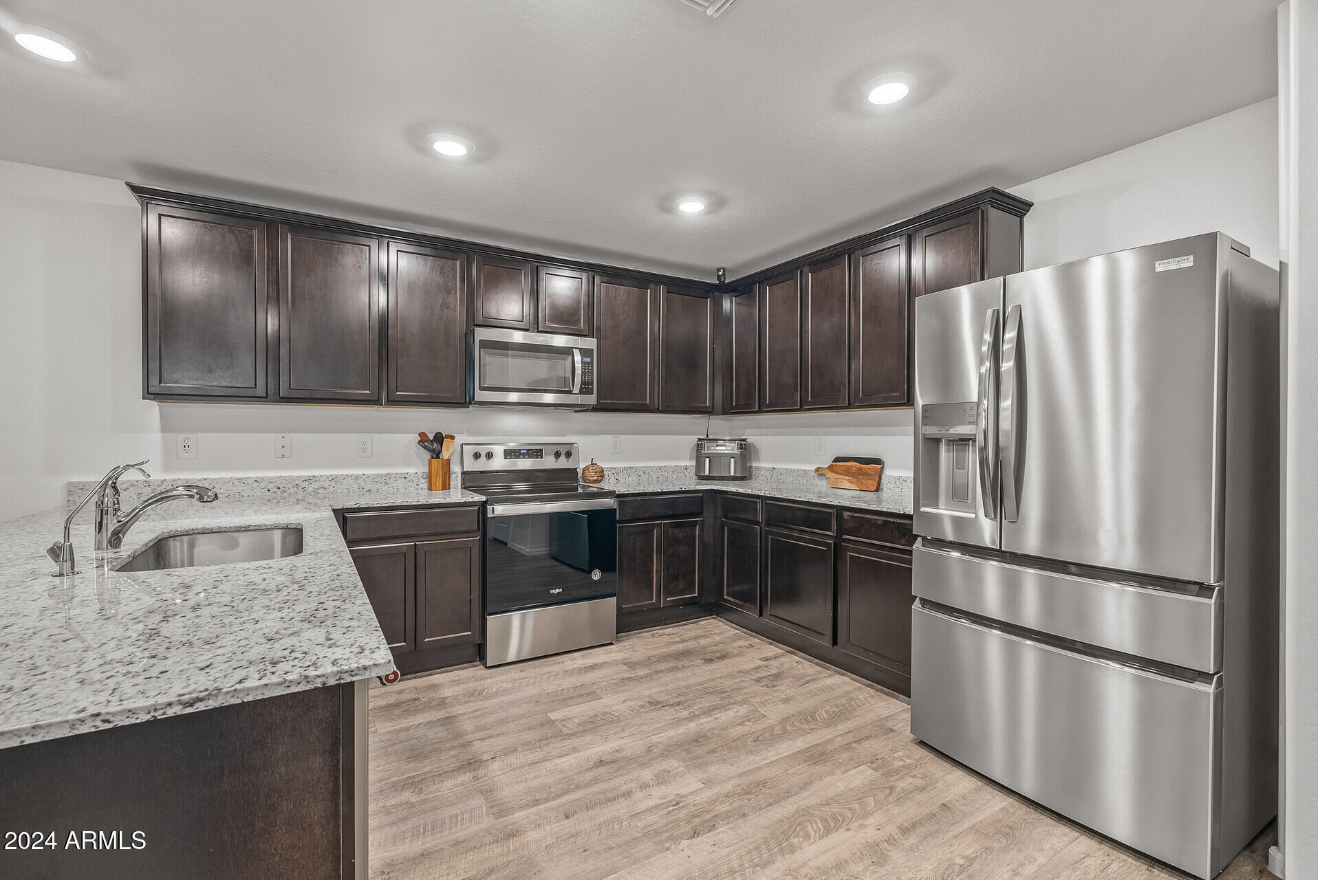 442 W BLACK HAWK Place