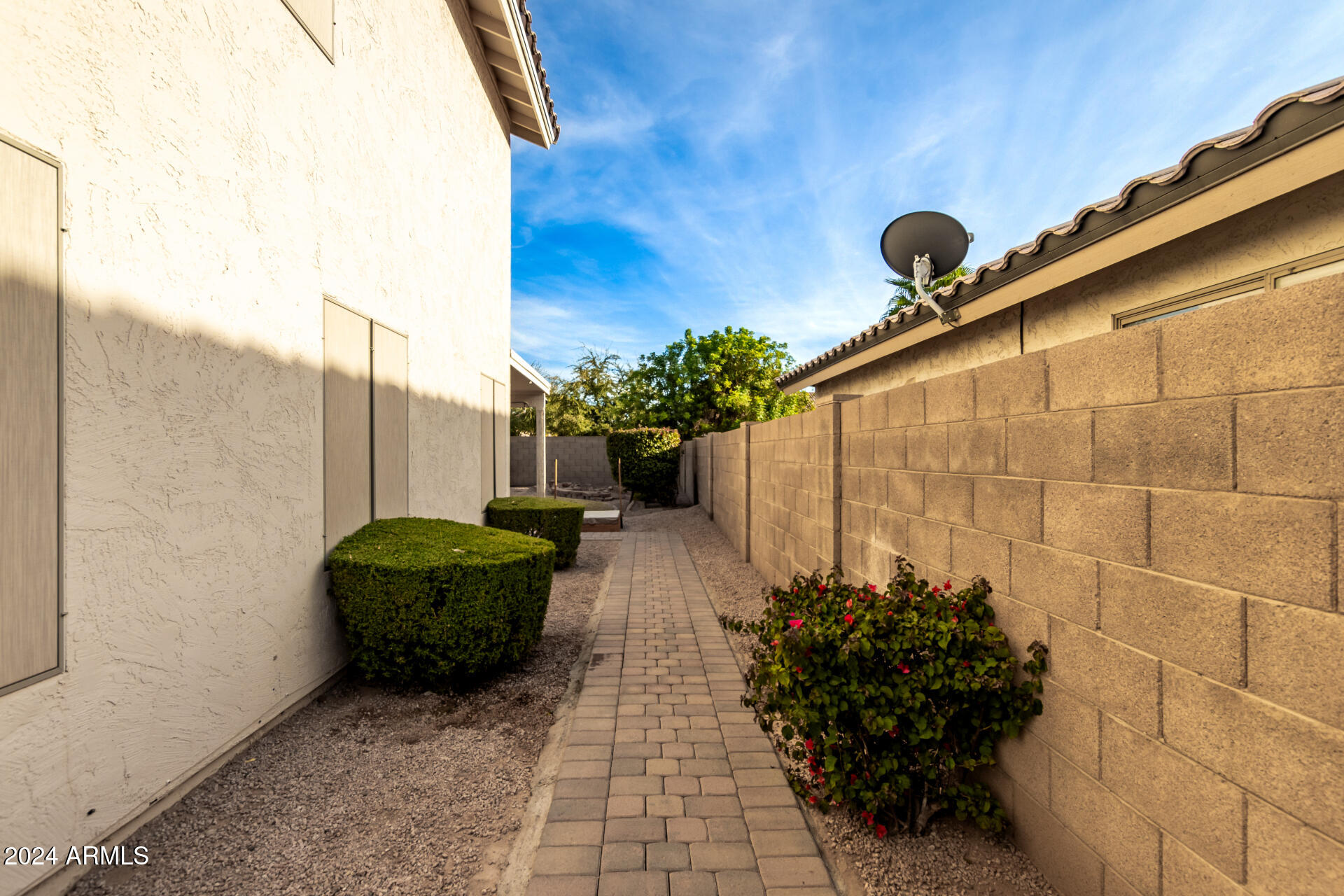 1549 W LARK Drive