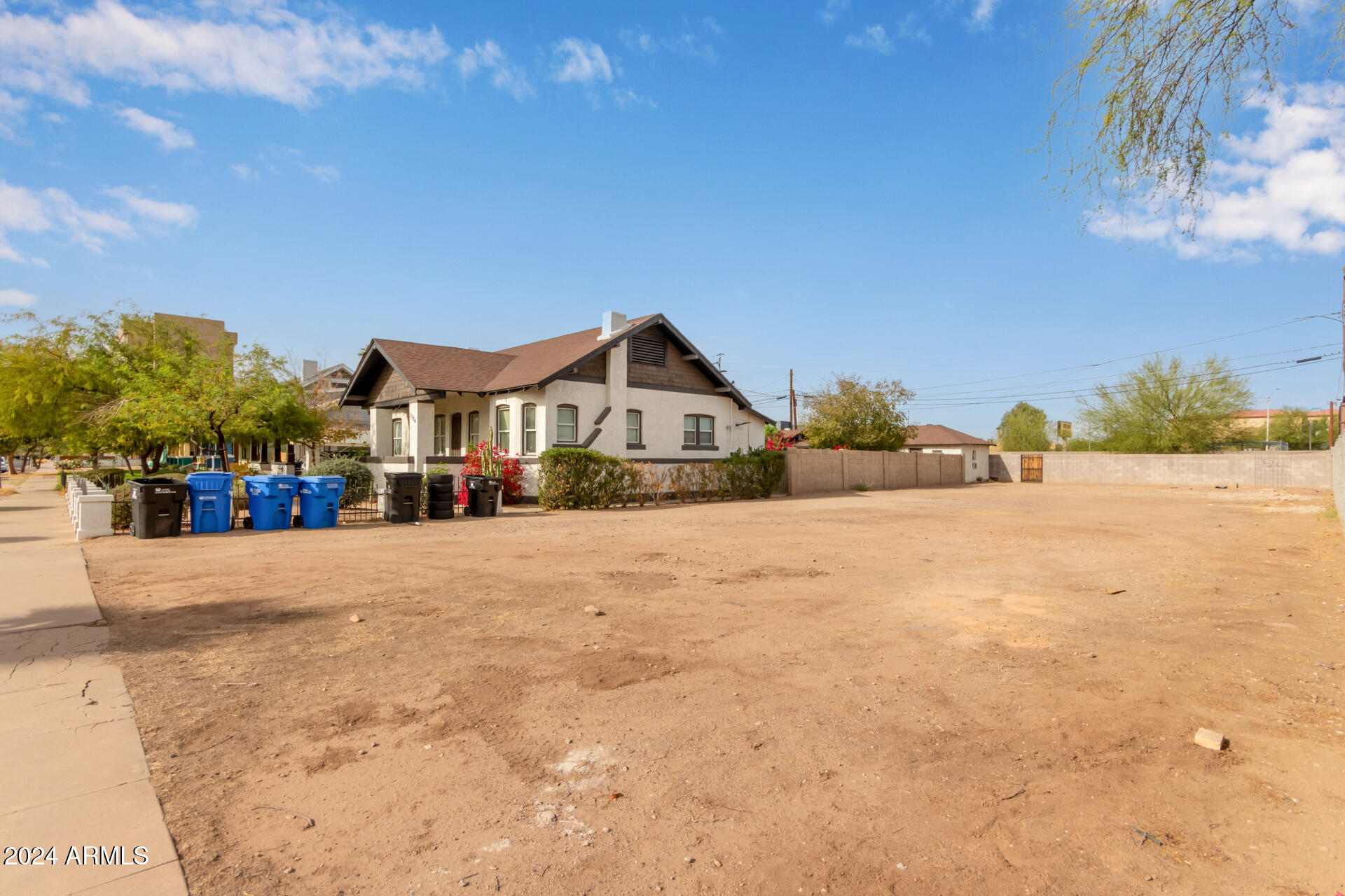 1518 W MONROE Street -