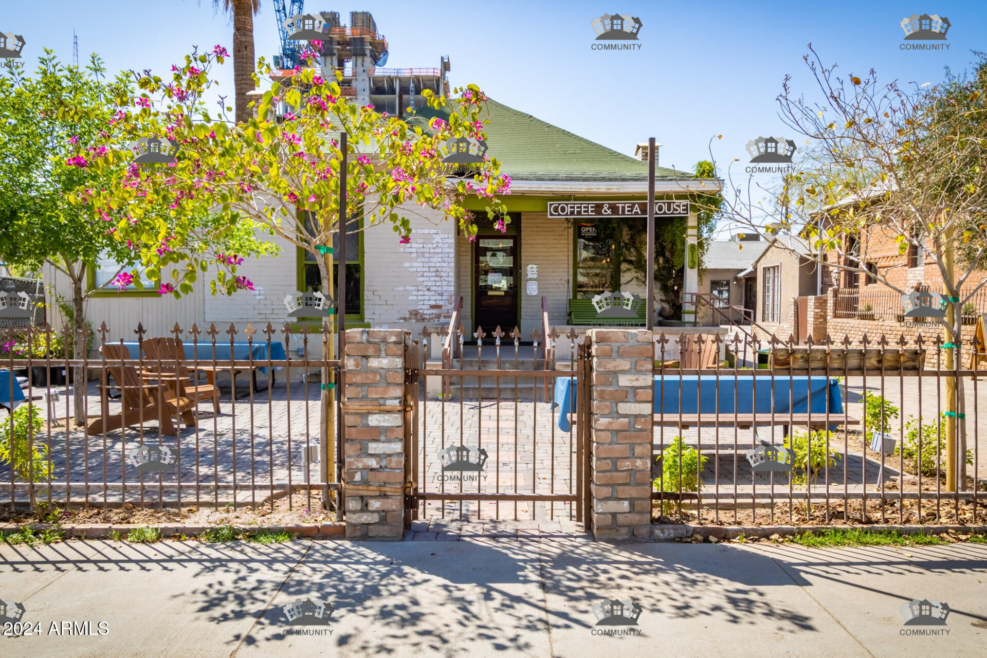 1518 W MONROE Street -