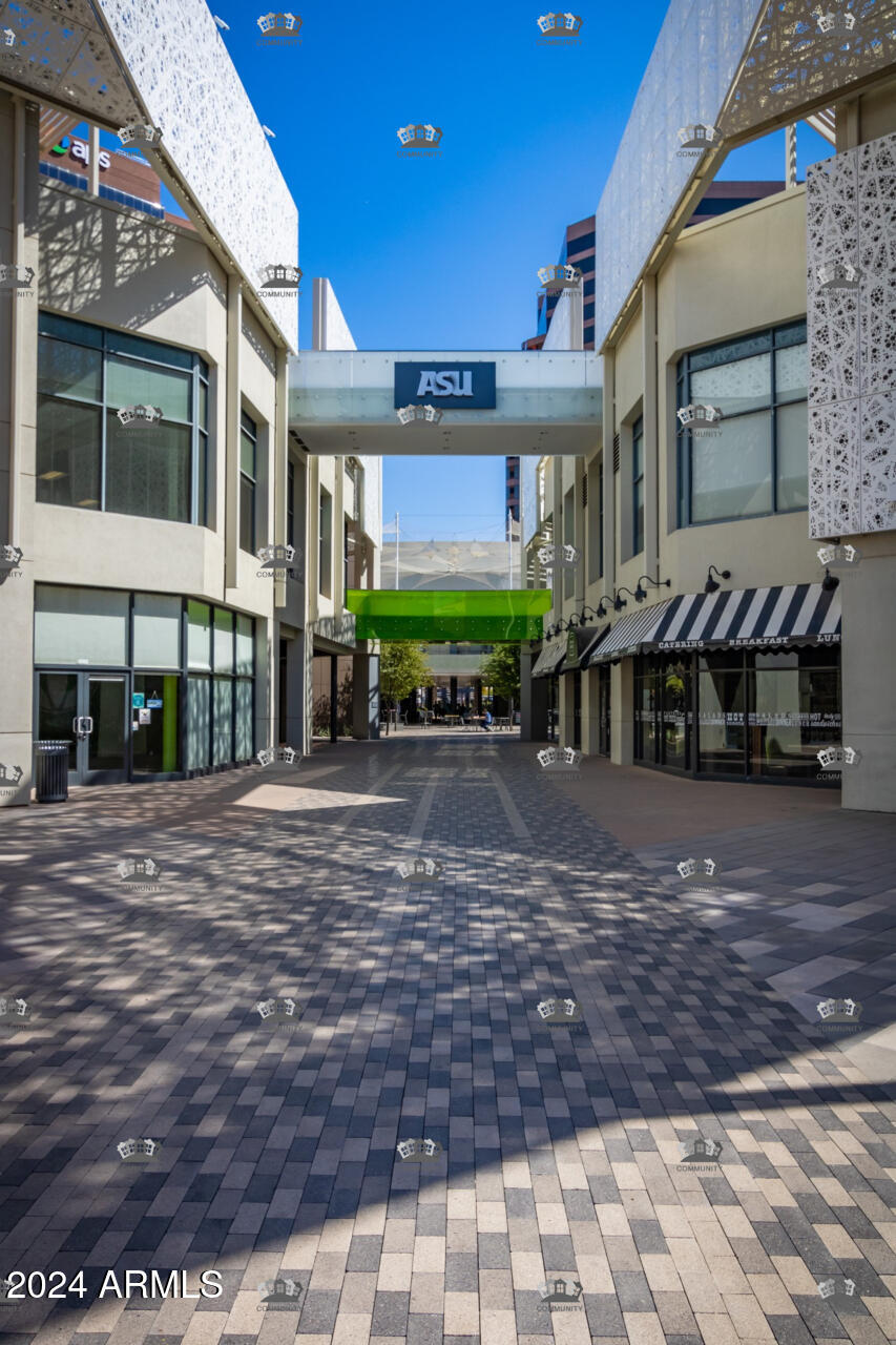 1518 W MONROE Street -