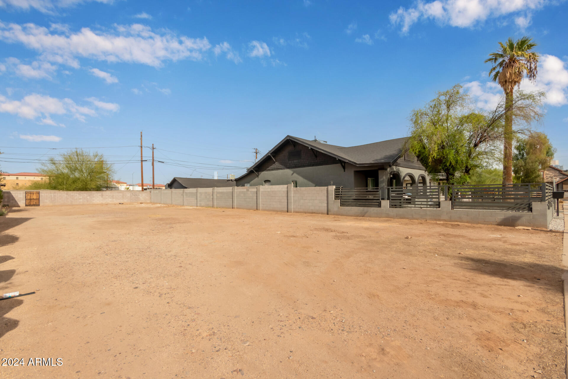 1518 W MONROE Street -
