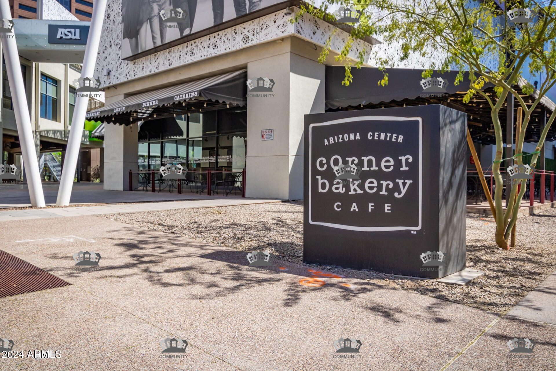 1518 W MONROE Street -