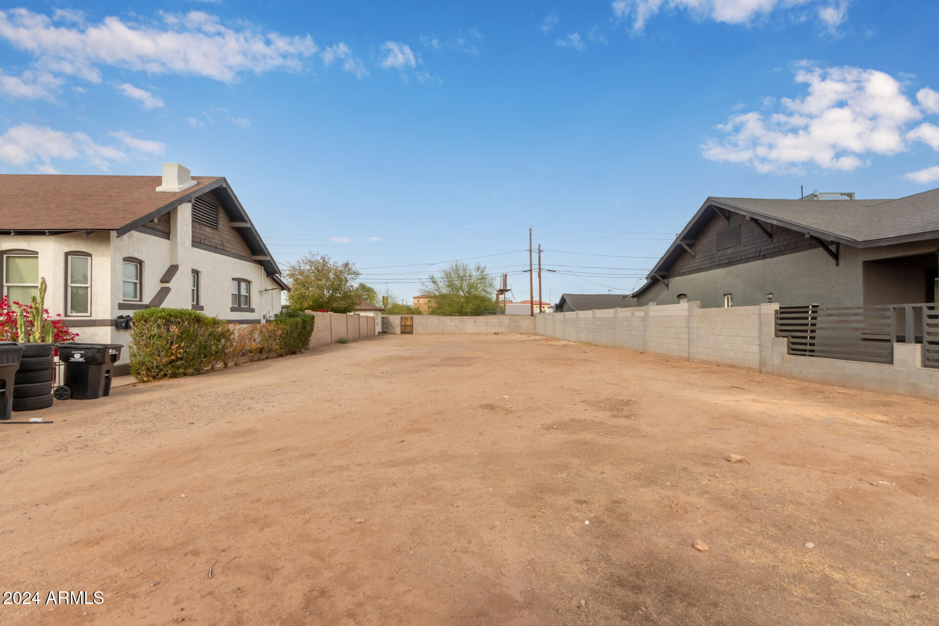 1518 W MONROE Street -
