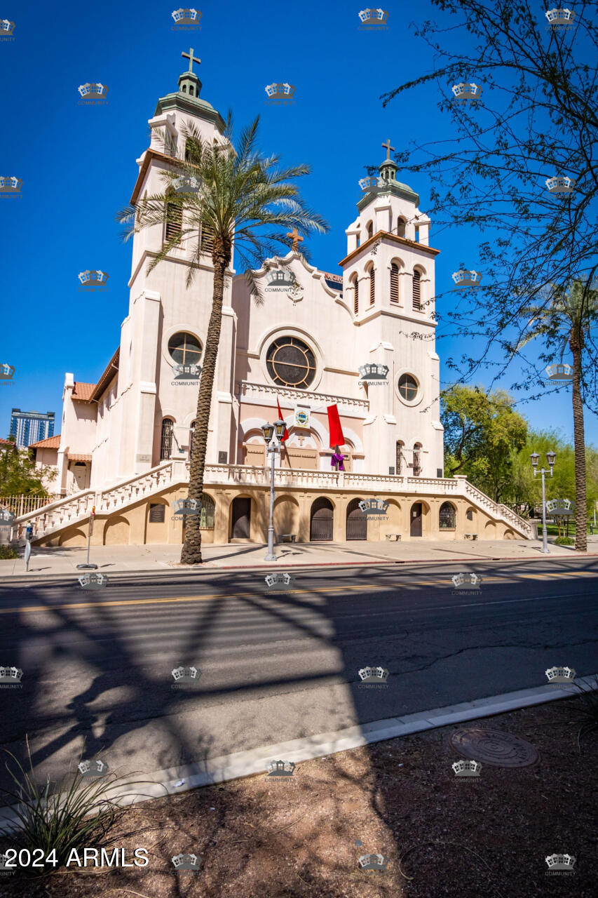 1518 W MONROE Street -