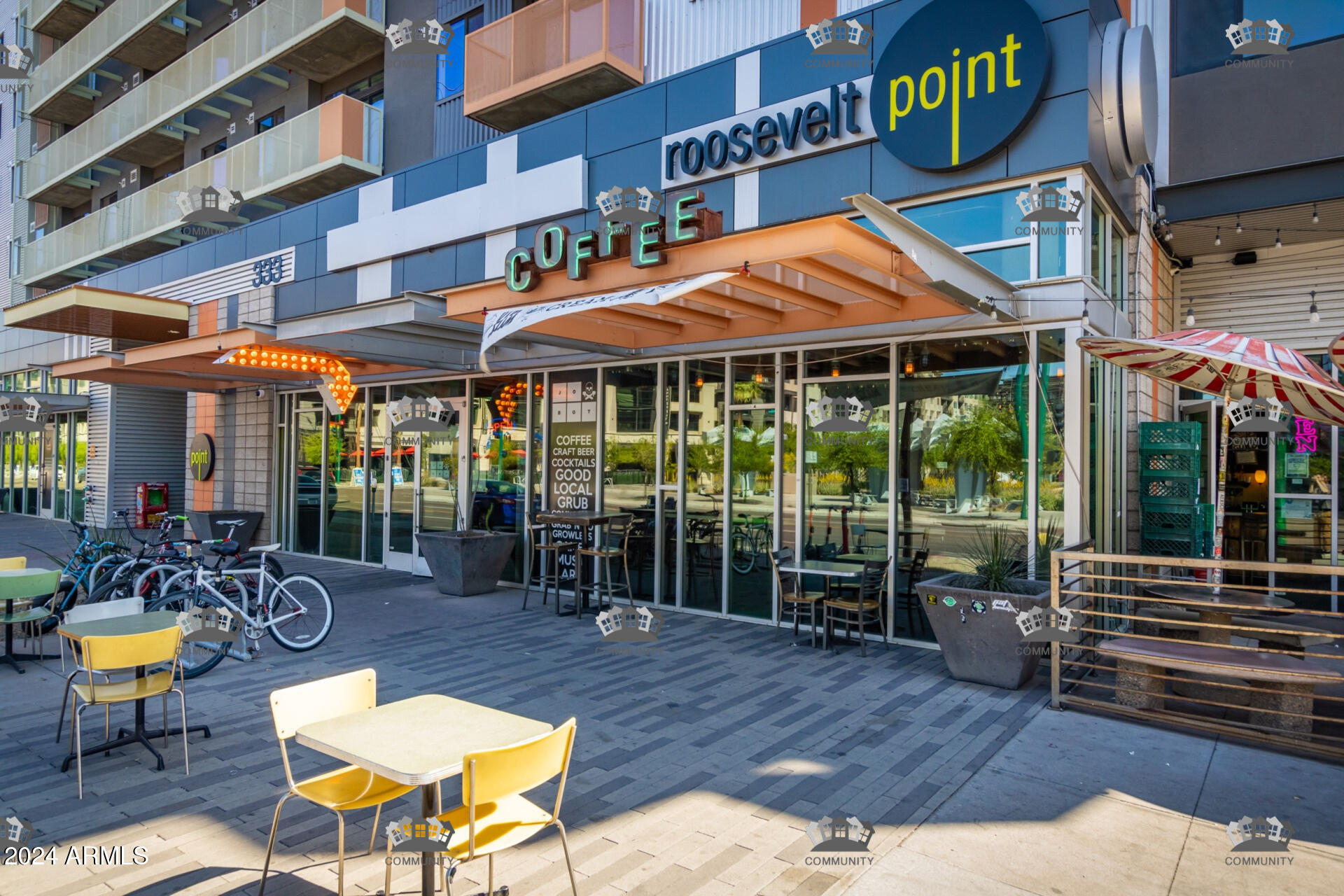 1518 W MONROE Street -
