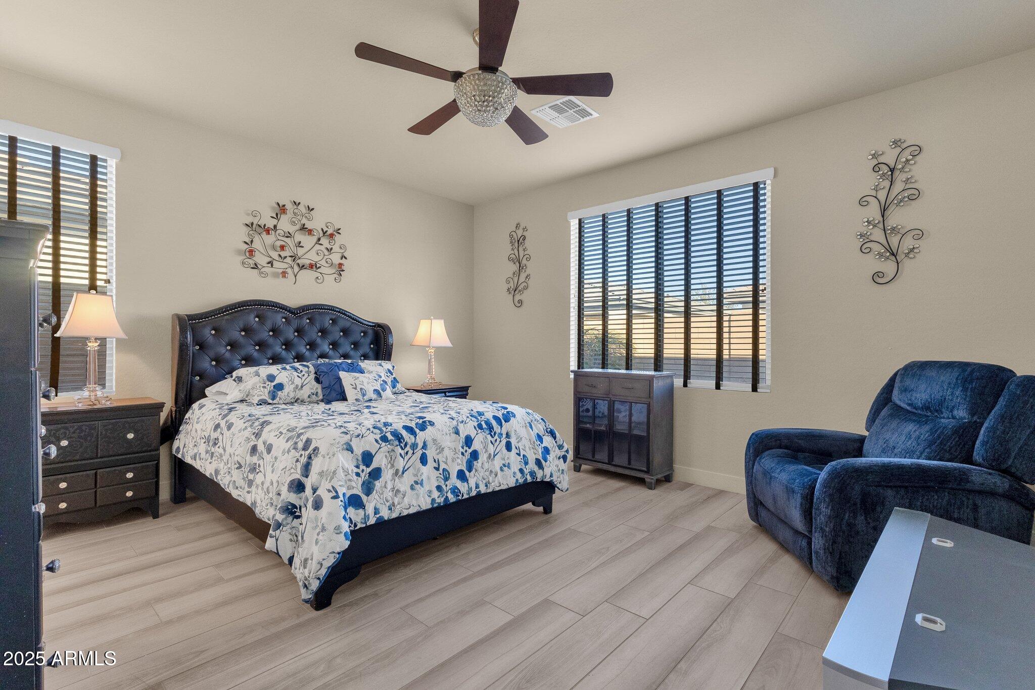 1520 W Sonoqui Boulevard