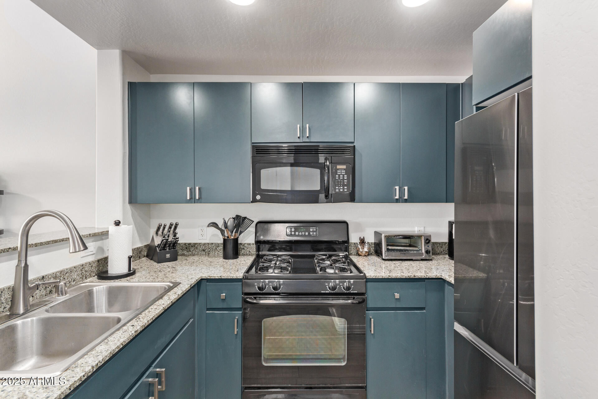 16 W ENCANTO Boulevard 409