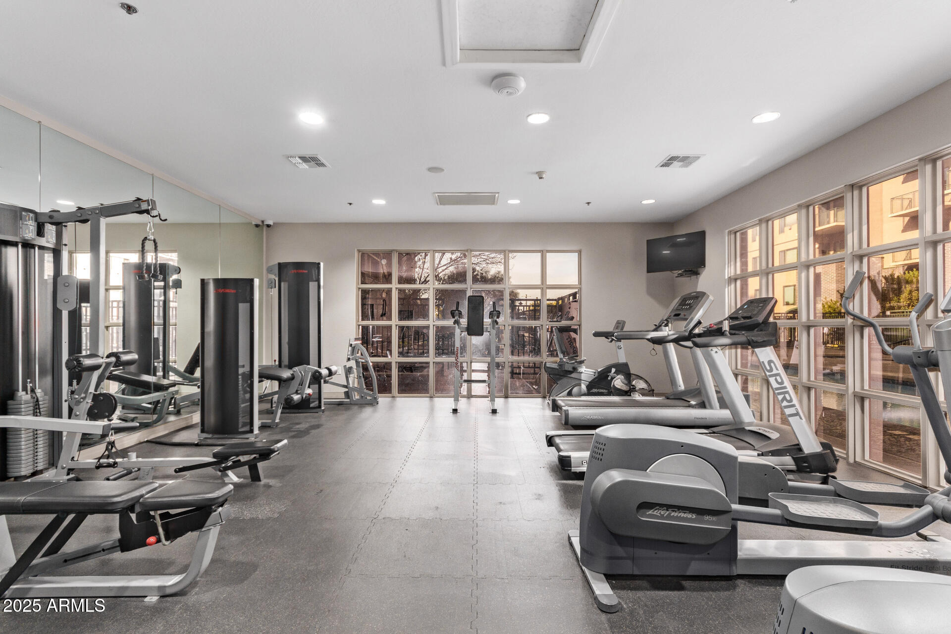 16 W ENCANTO Boulevard 409