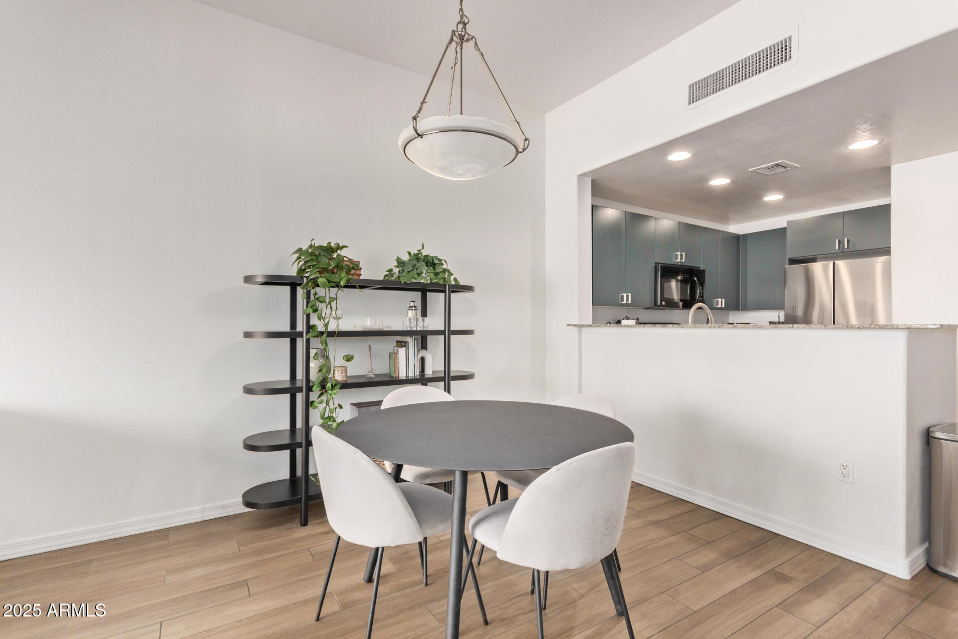 16 W ENCANTO Boulevard 409