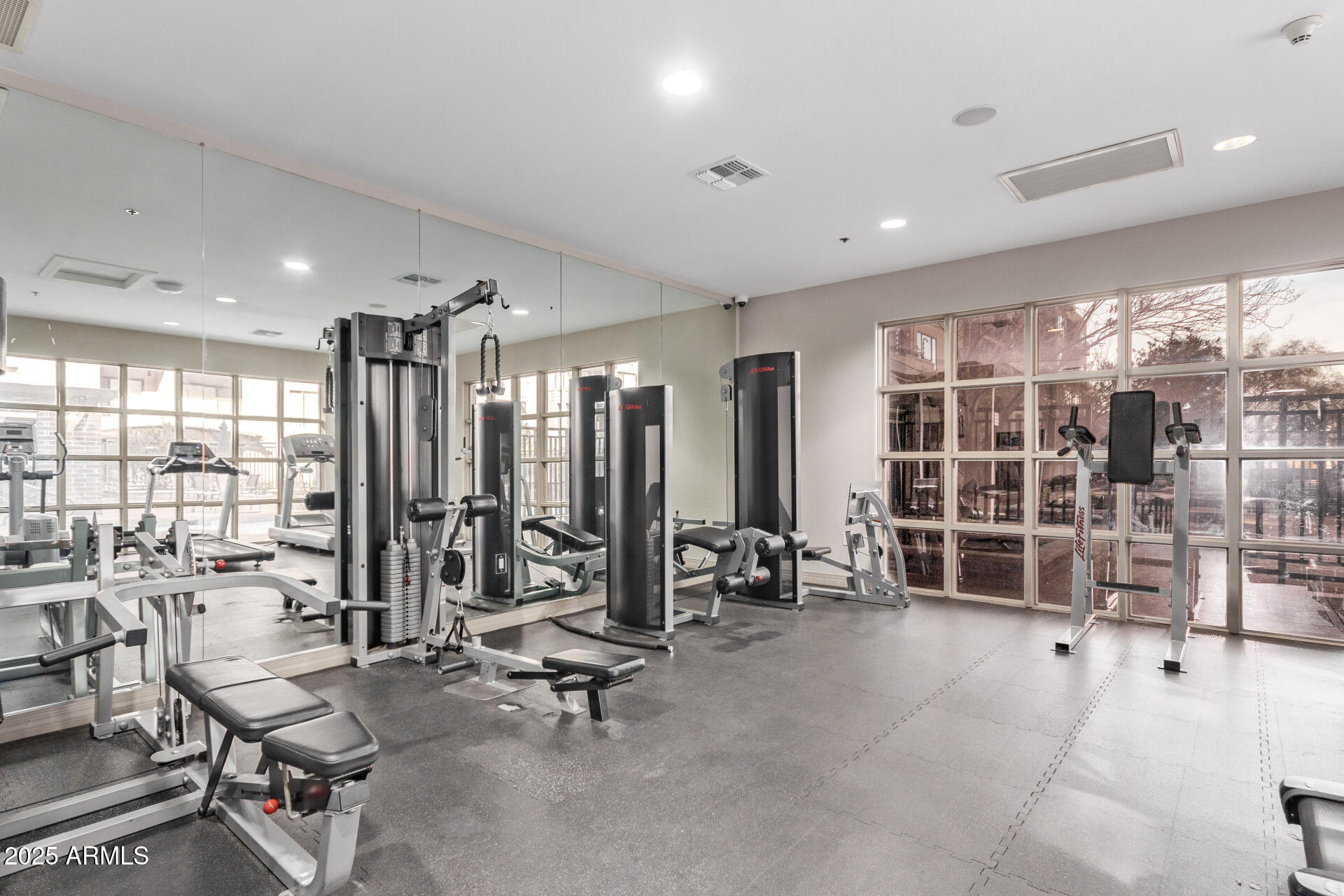 16 W ENCANTO Boulevard 409