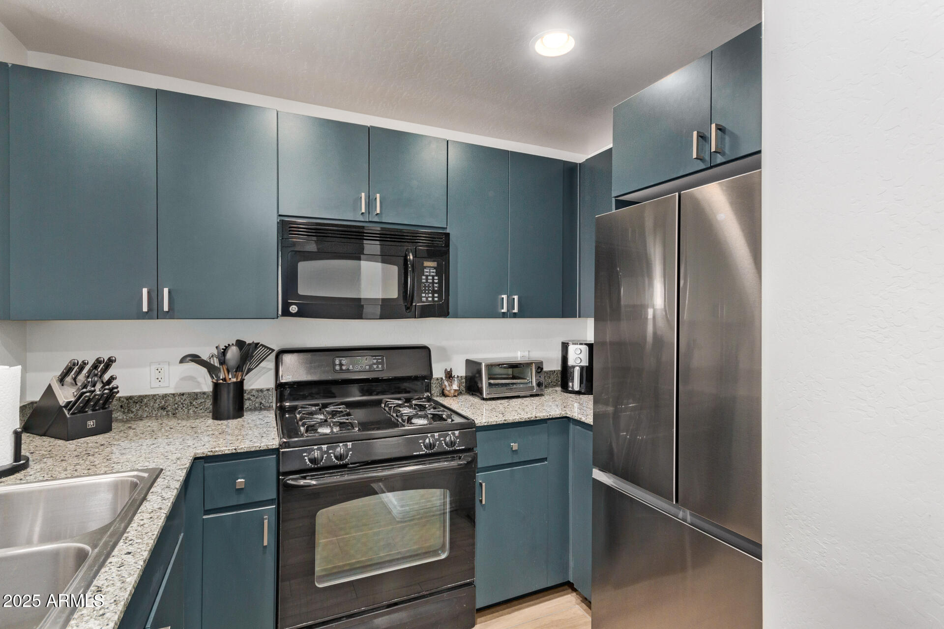 16 W ENCANTO Boulevard 409