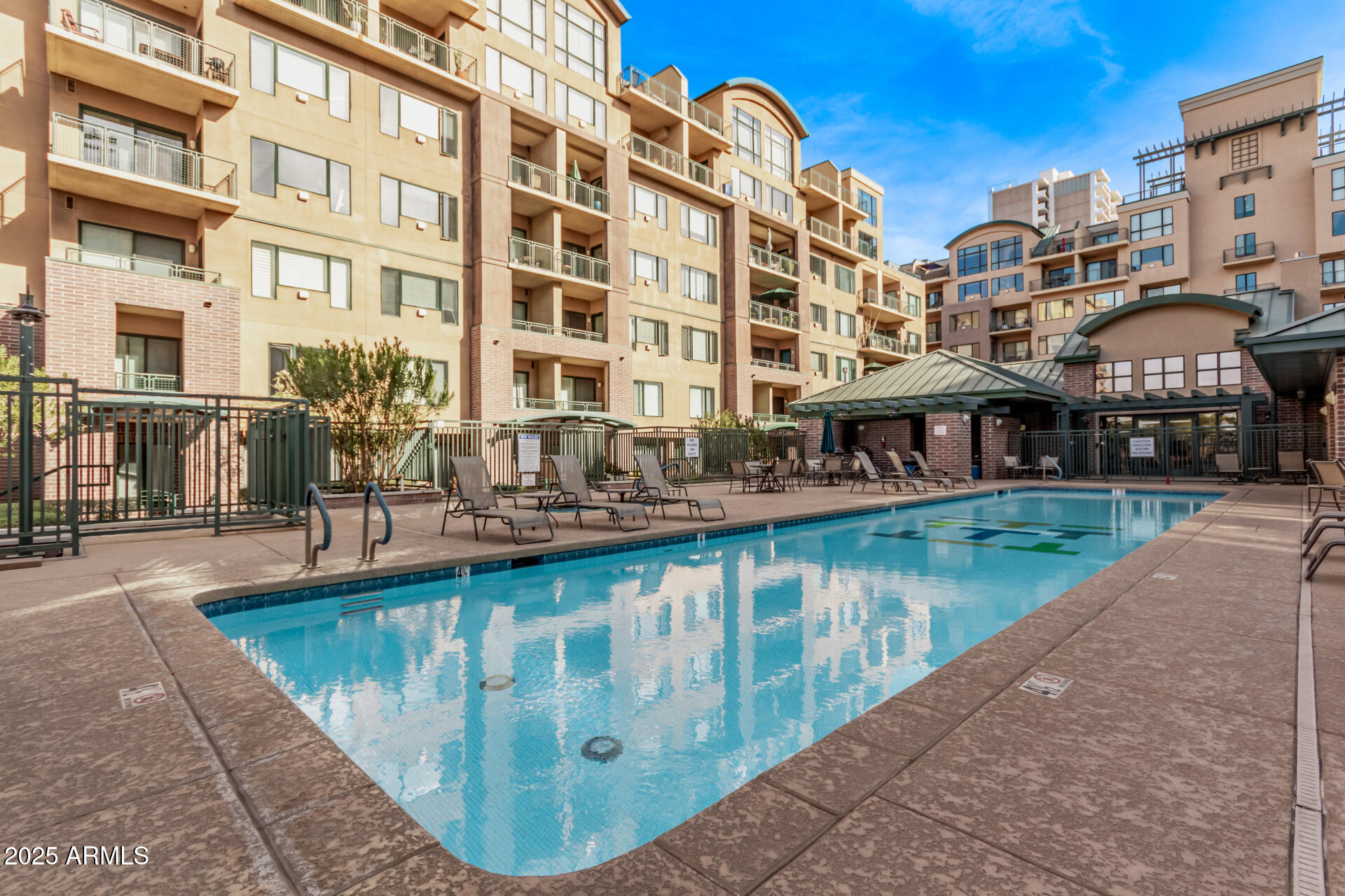 16 W ENCANTO Boulevard 409