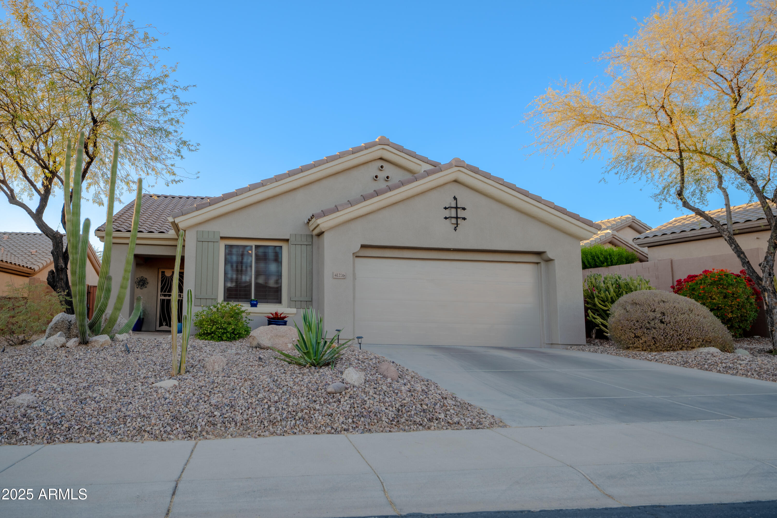 41226 N ROLLING GREEN Way