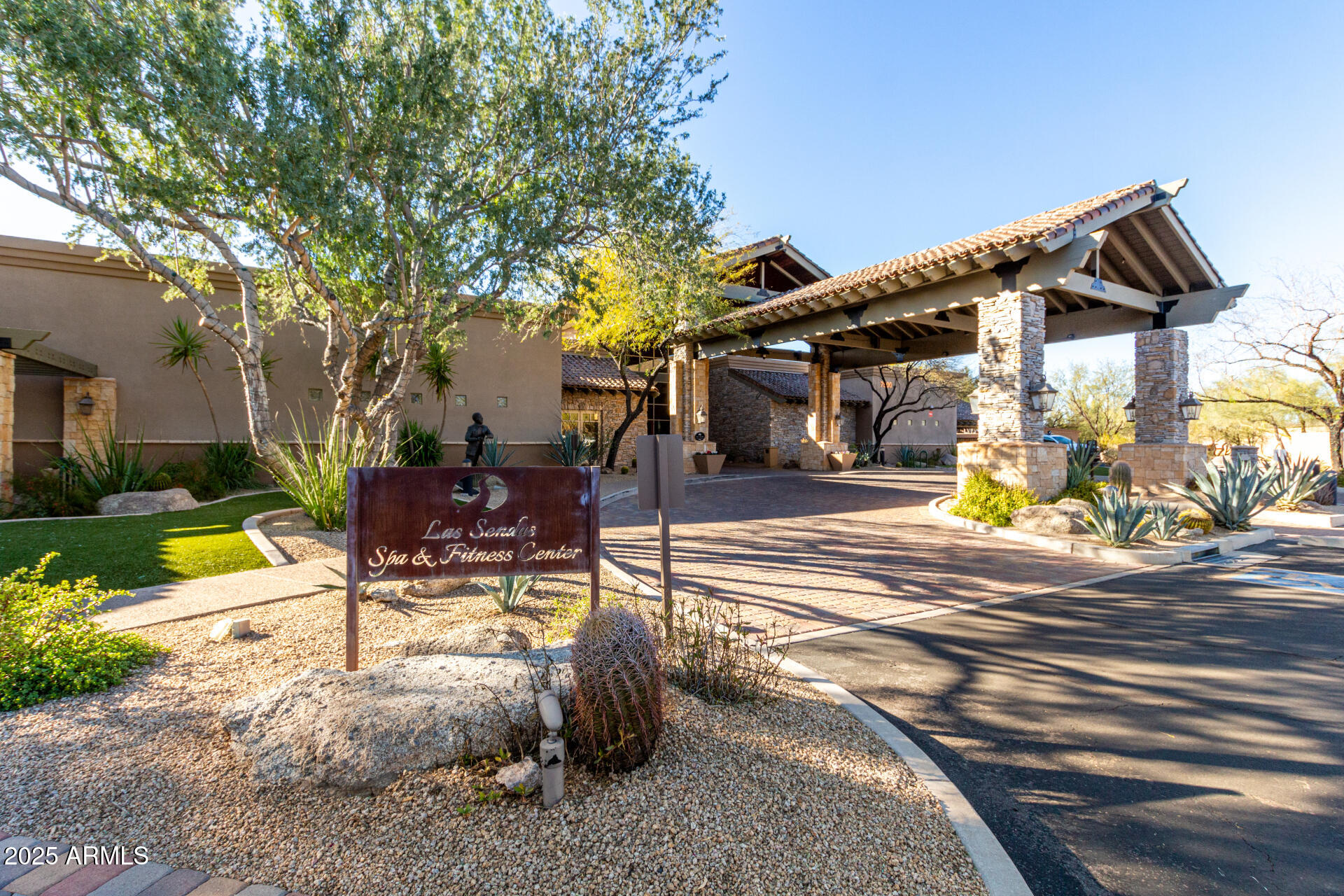 4208 N VIA COBRE Circle