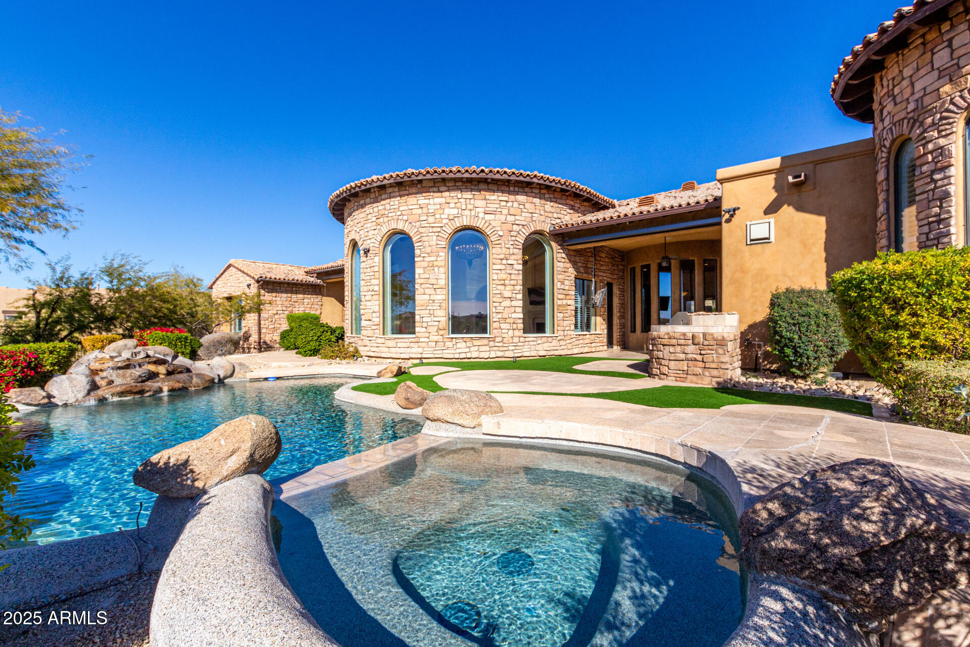 4208 N VIA COBRE Circle