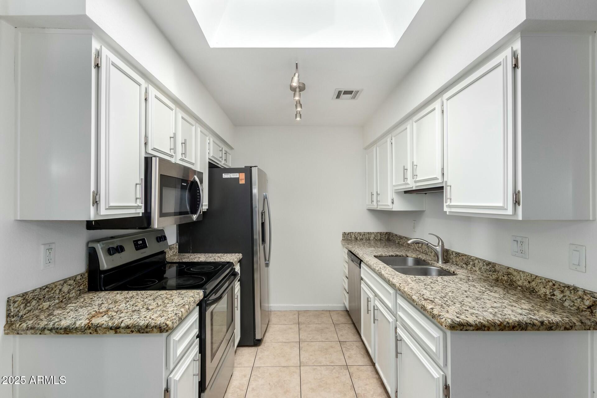 501 W HONONEGH Drive 2