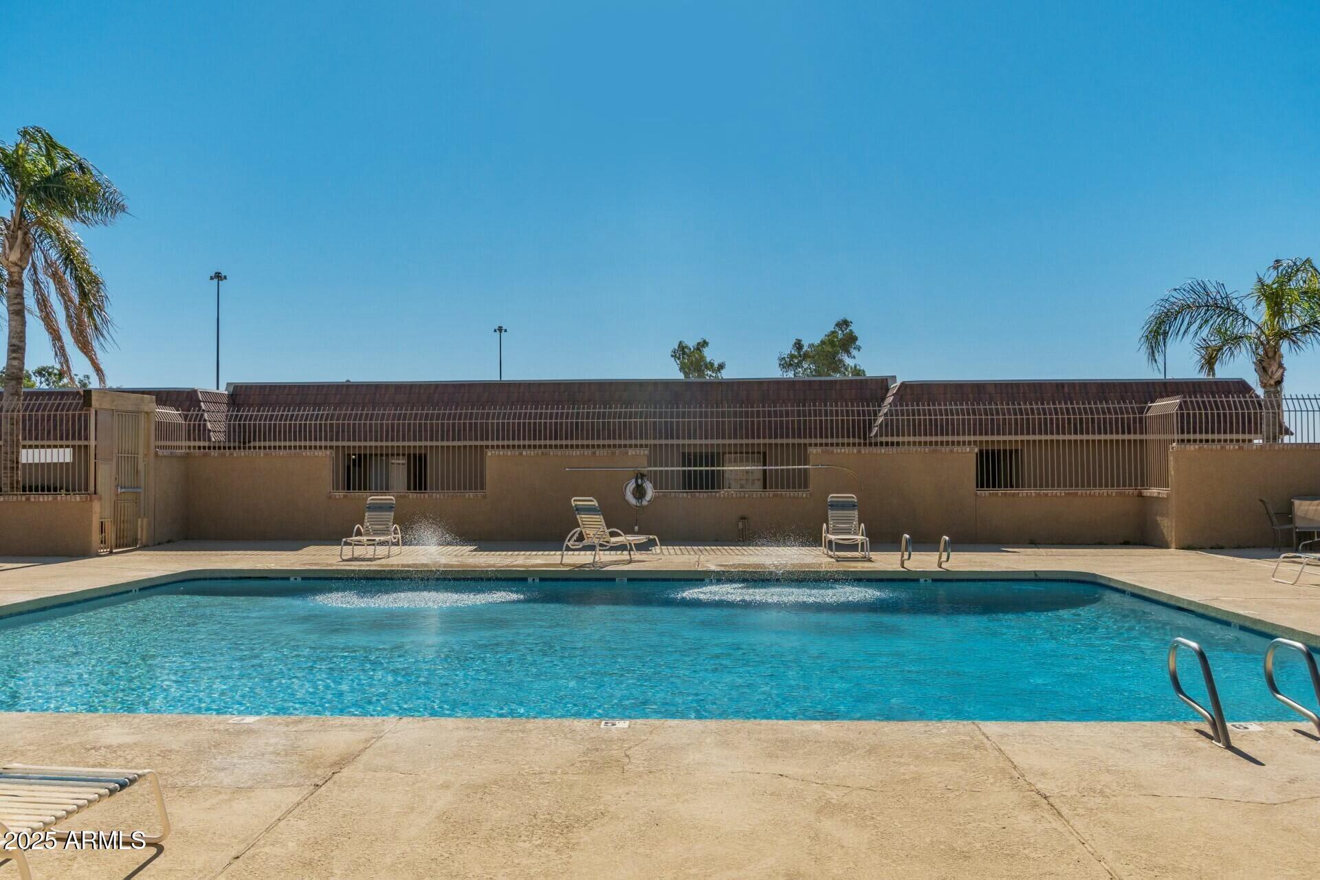 501 W HONONEGH Drive 2