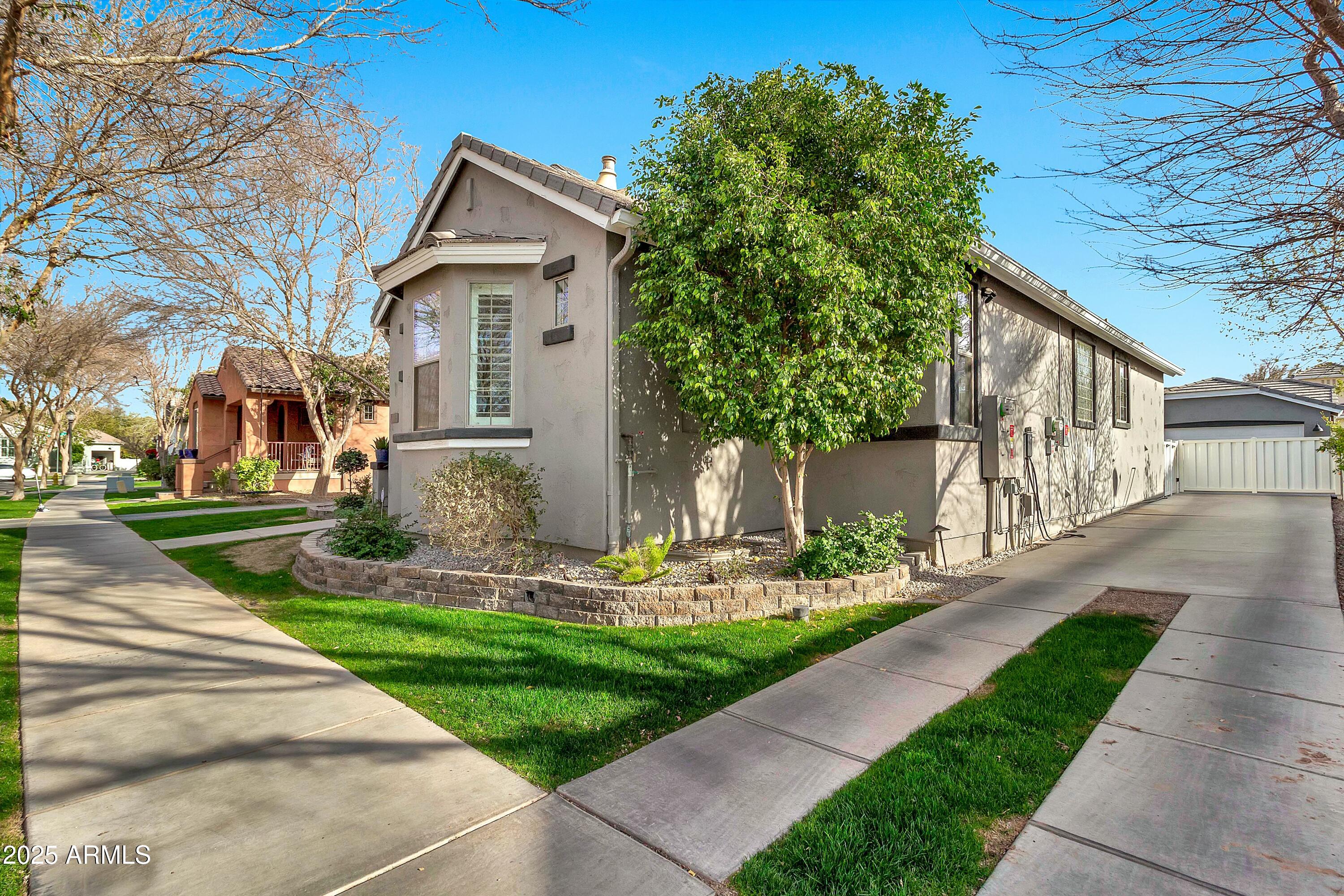 2861 E CAMELLIA Drive