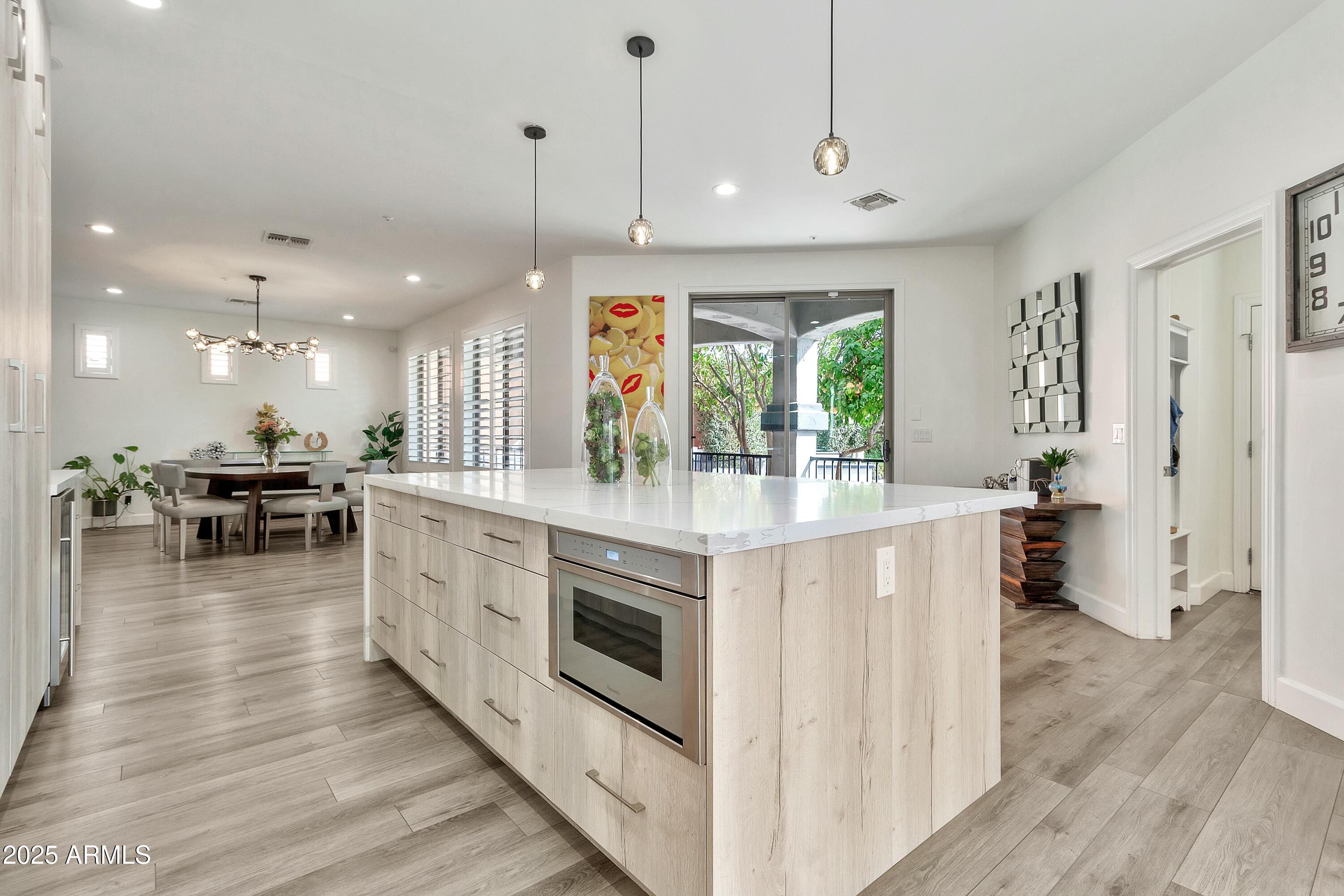 2861 E CAMELLIA Drive