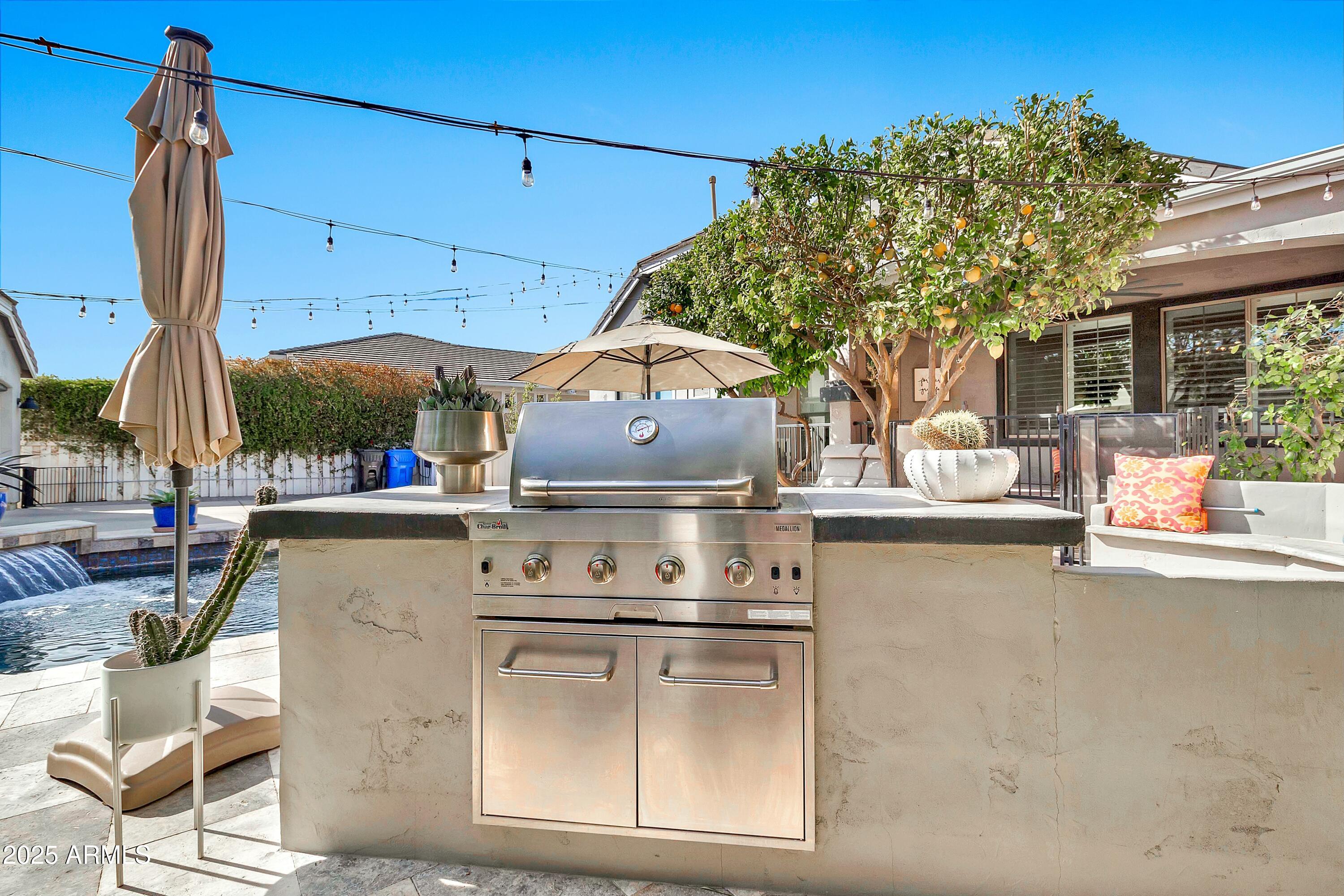 2861 E CAMELLIA Drive