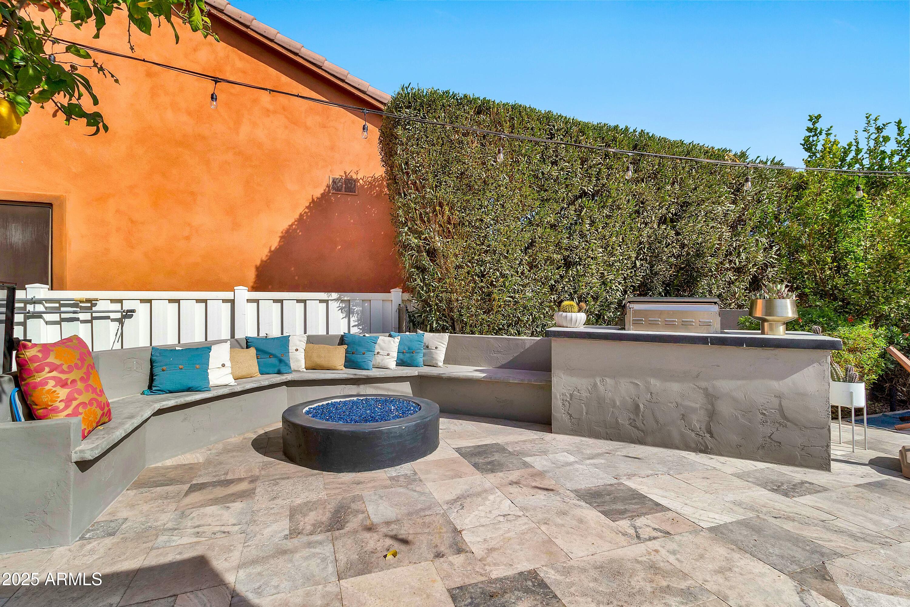 2861 E CAMELLIA Drive