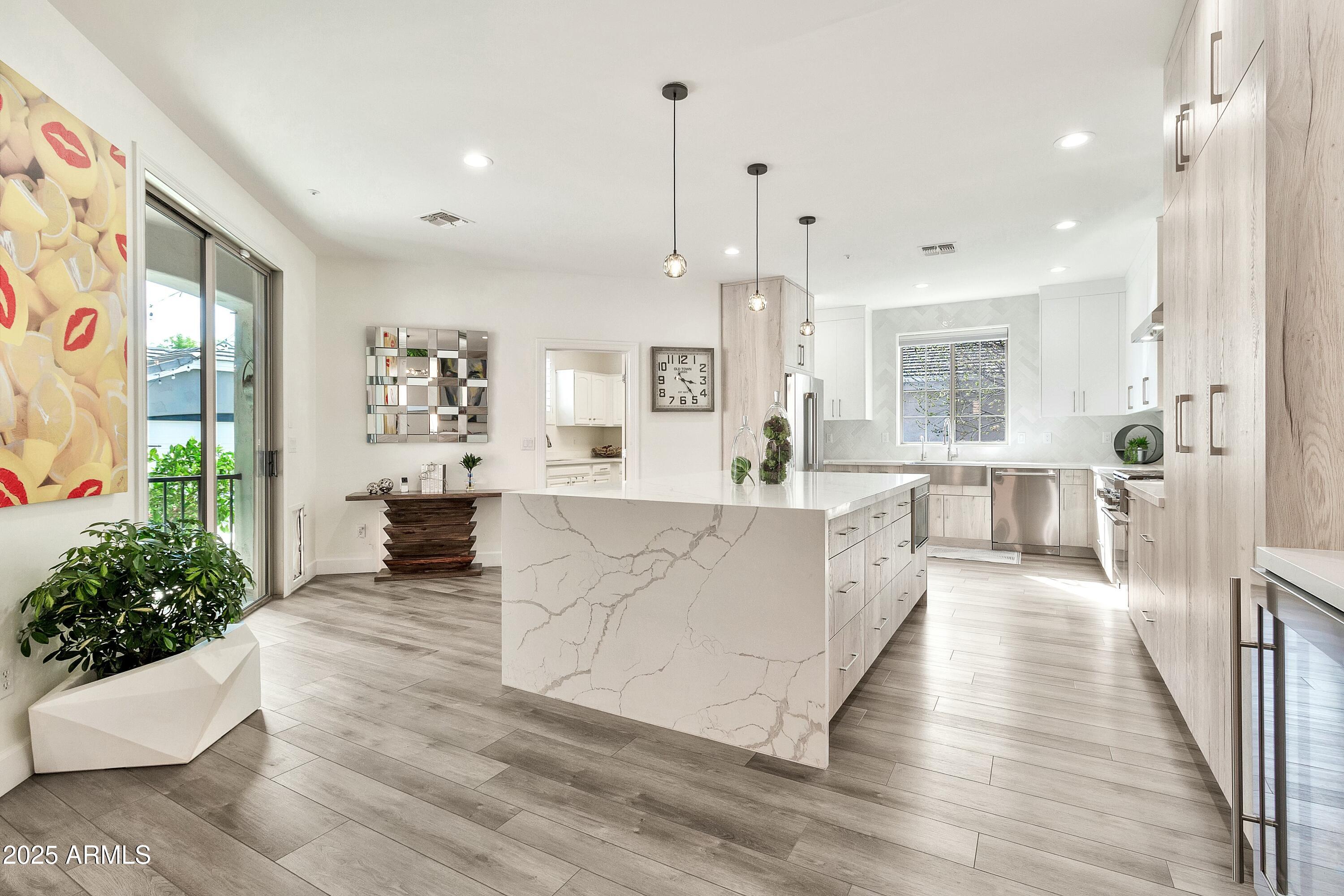 2861 E CAMELLIA Drive