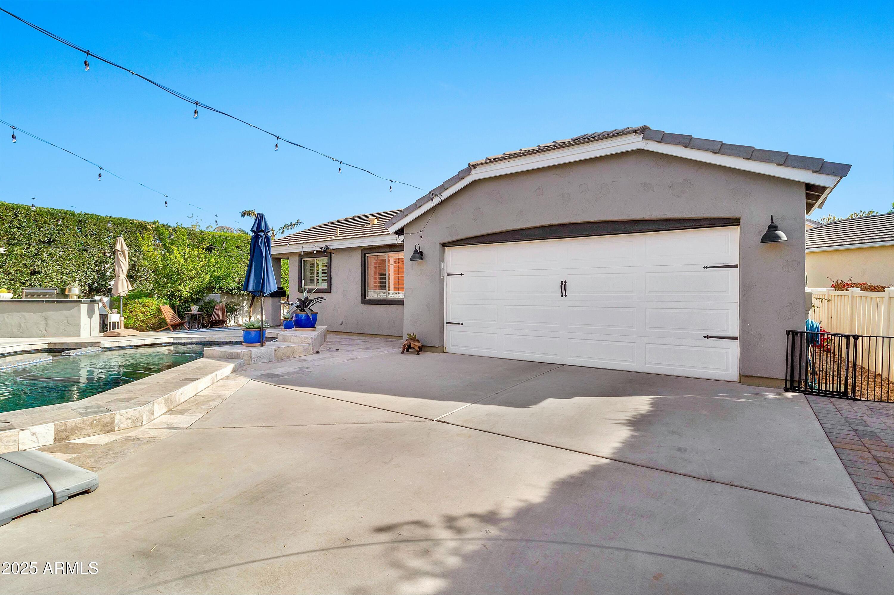 2861 E CAMELLIA Drive