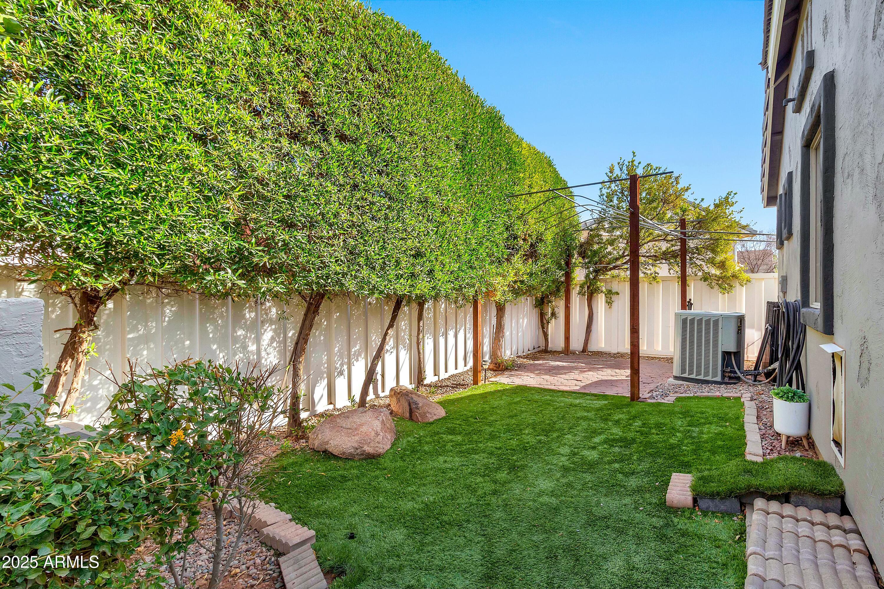 2861 E CAMELLIA Drive