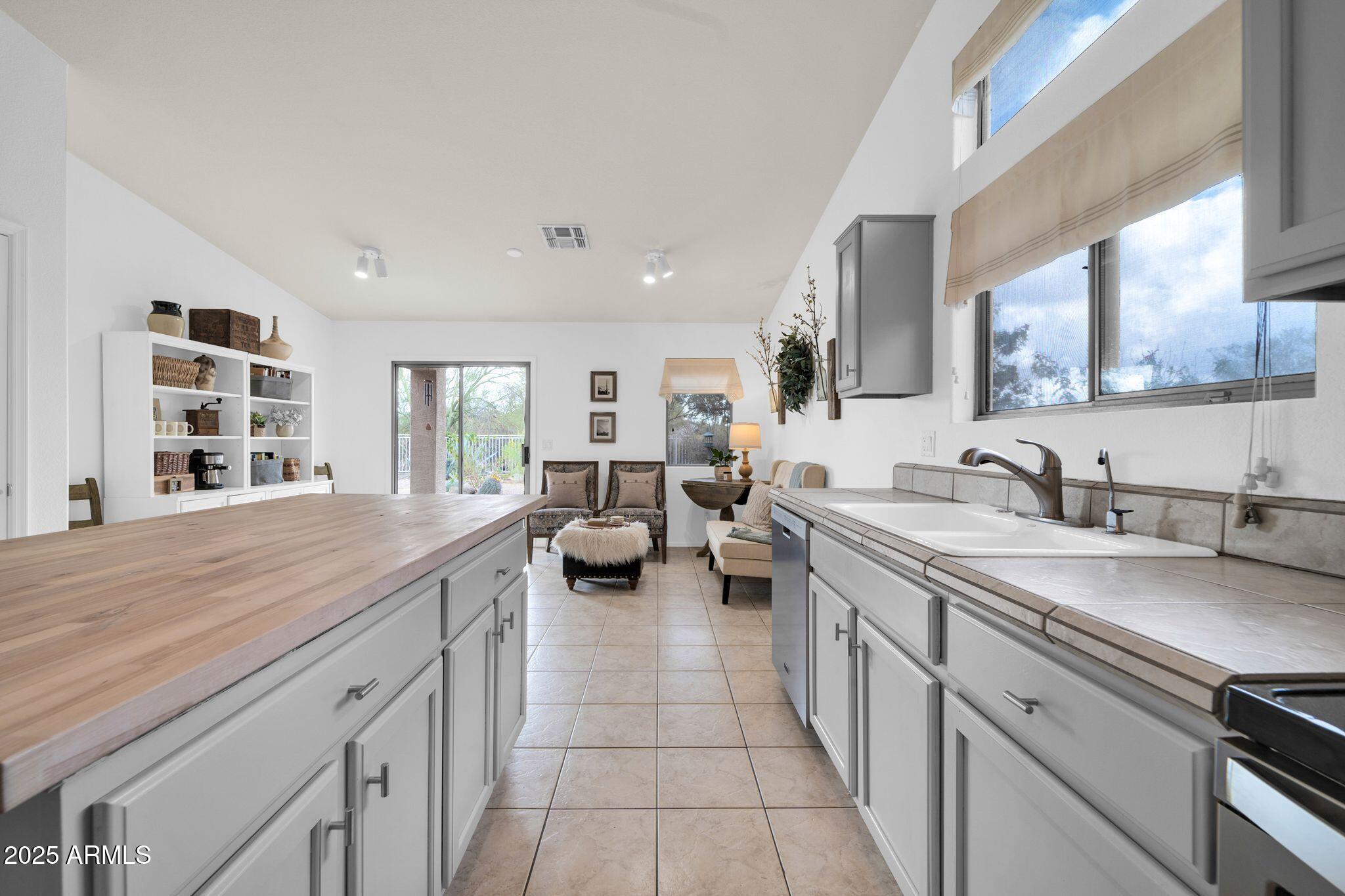4533 E COYOTE WASH Drive
