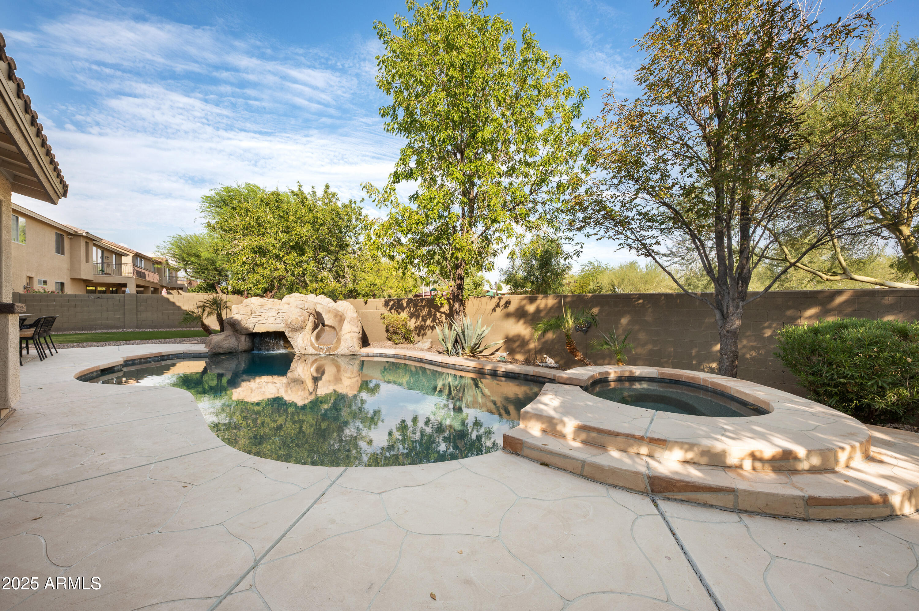 40213 N NOBLE HAWK Court