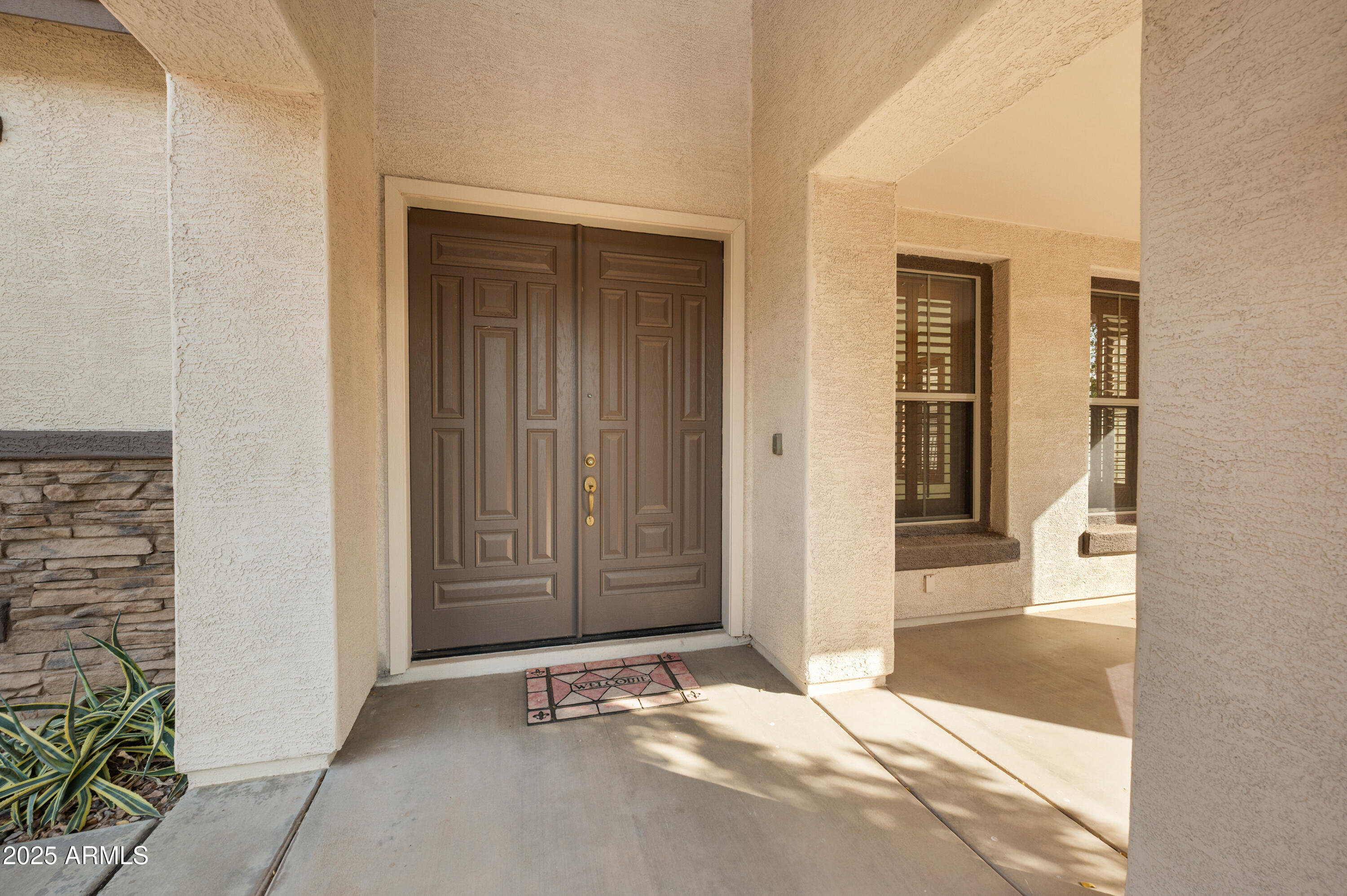 40213 N NOBLE HAWK Court