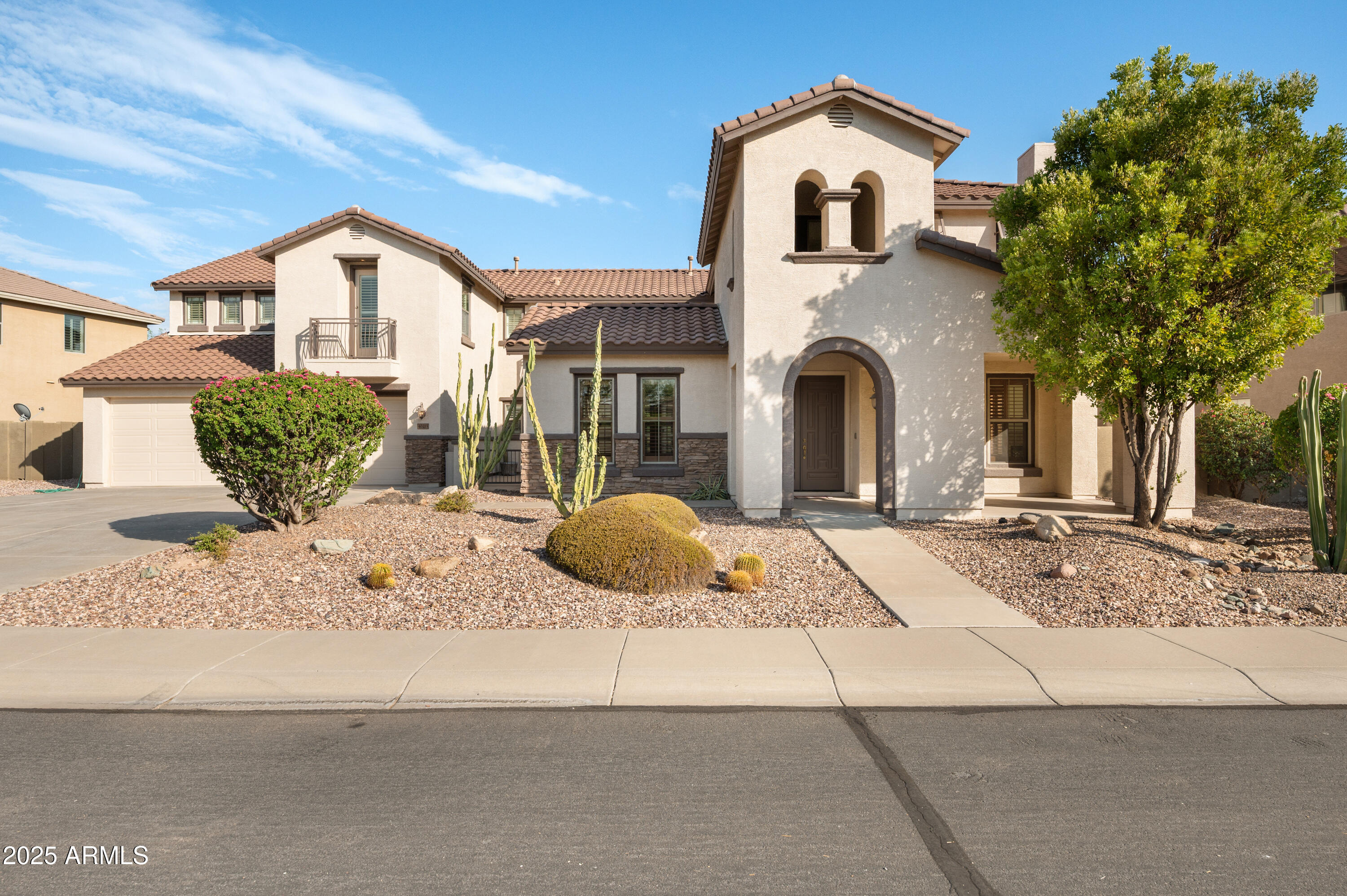 40213 N NOBLE HAWK Court