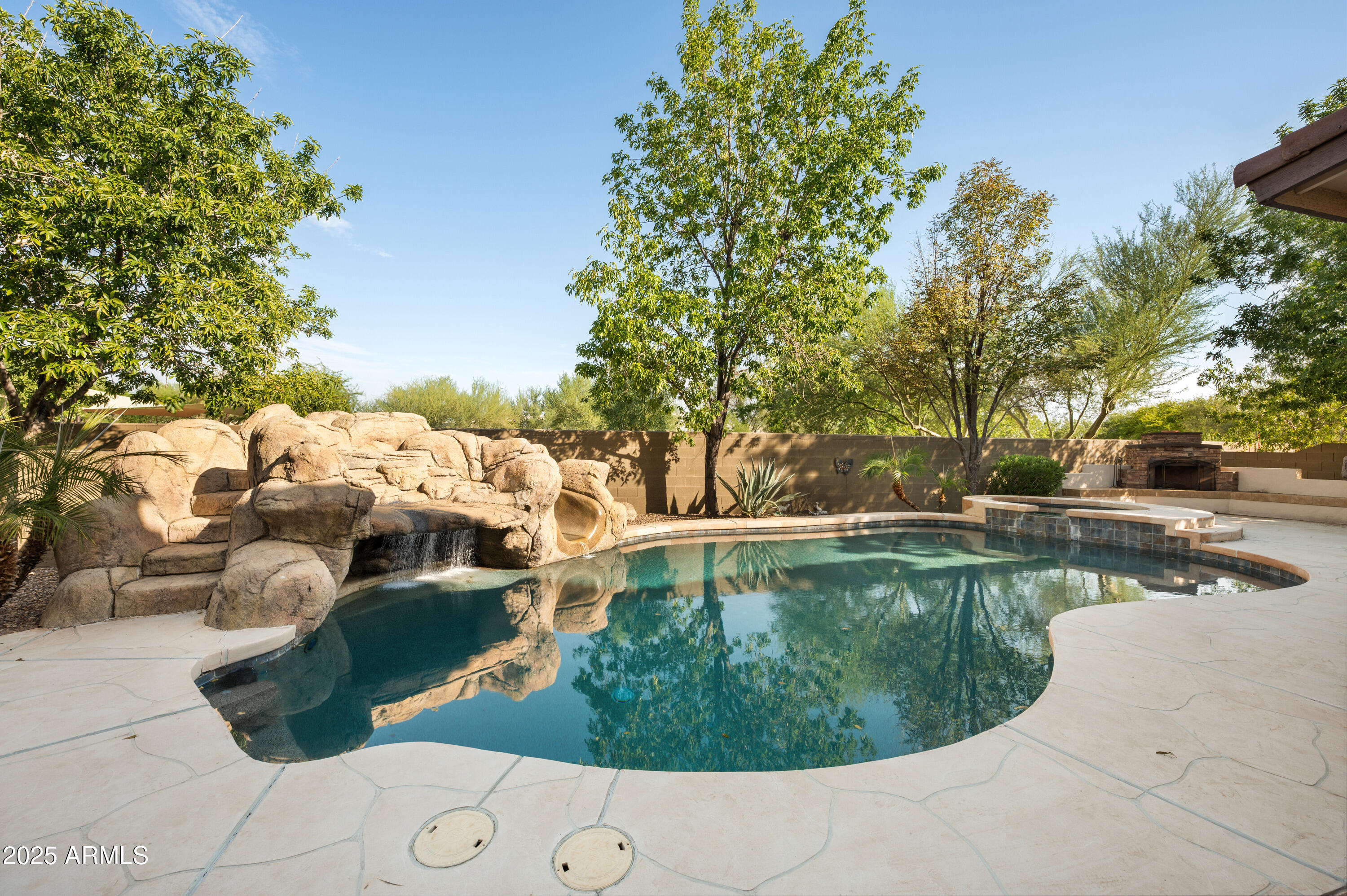 40213 N NOBLE HAWK Court