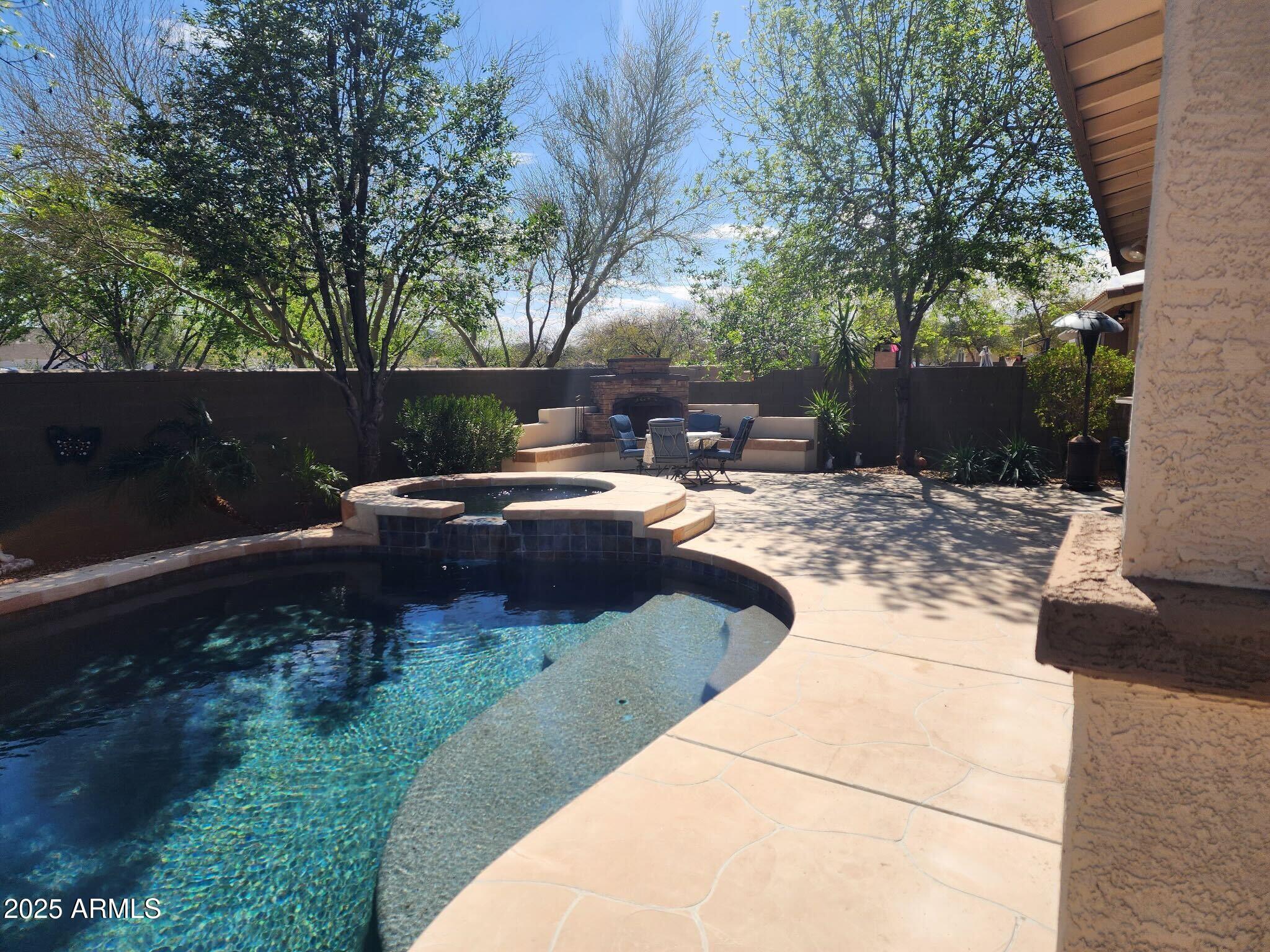 40213 N NOBLE HAWK Court