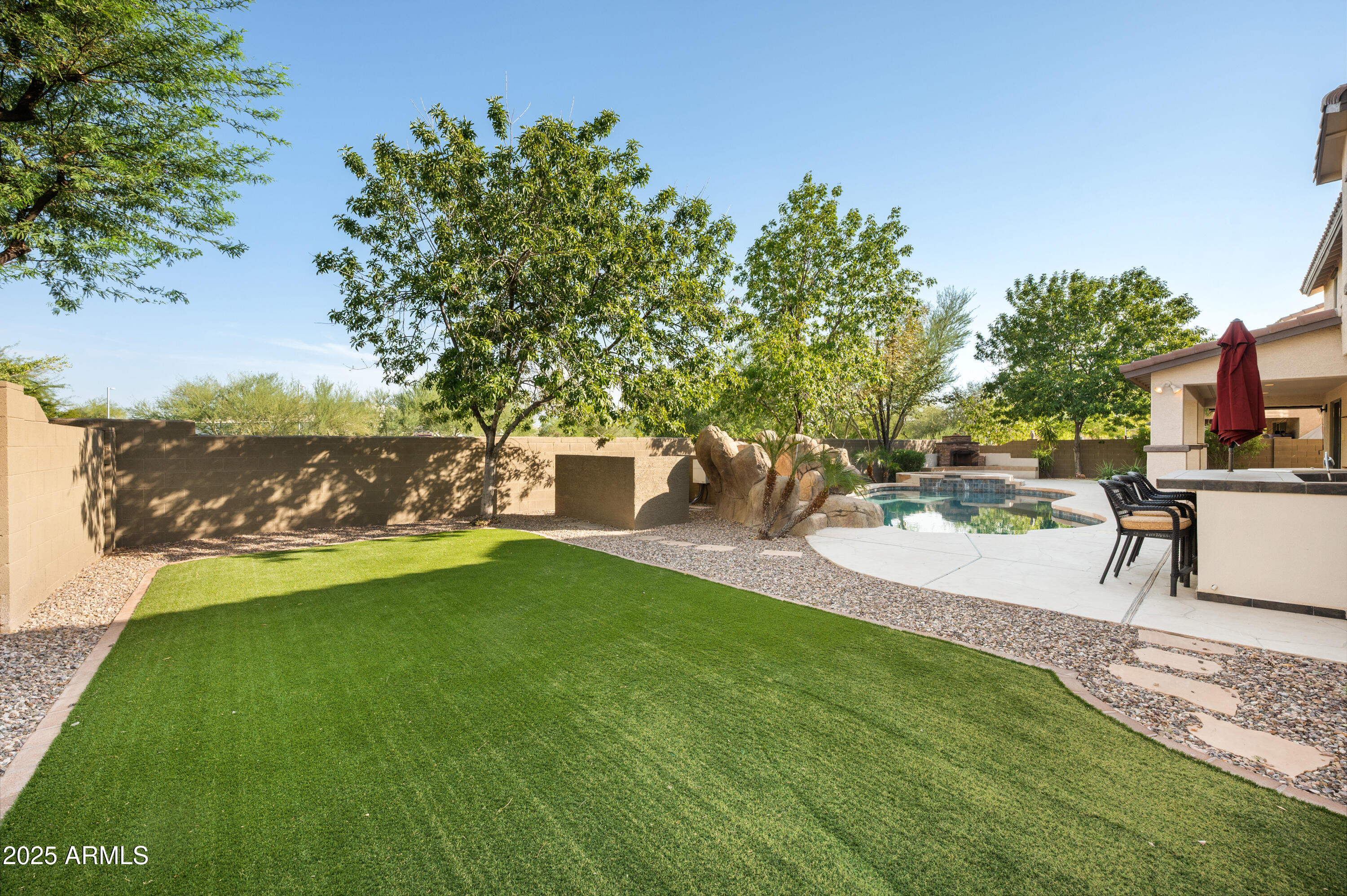 40213 N NOBLE HAWK Court