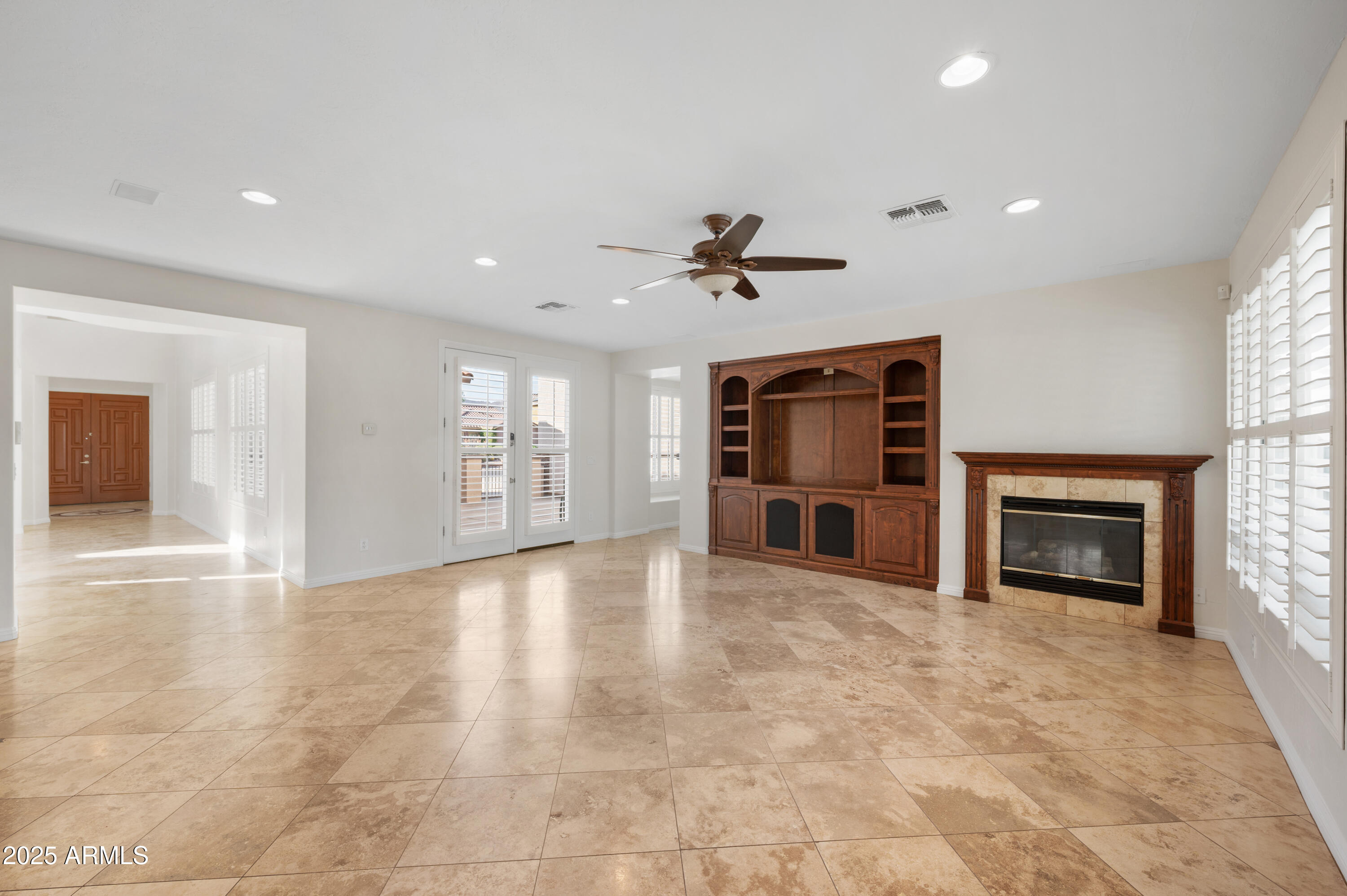 40213 N NOBLE HAWK Court