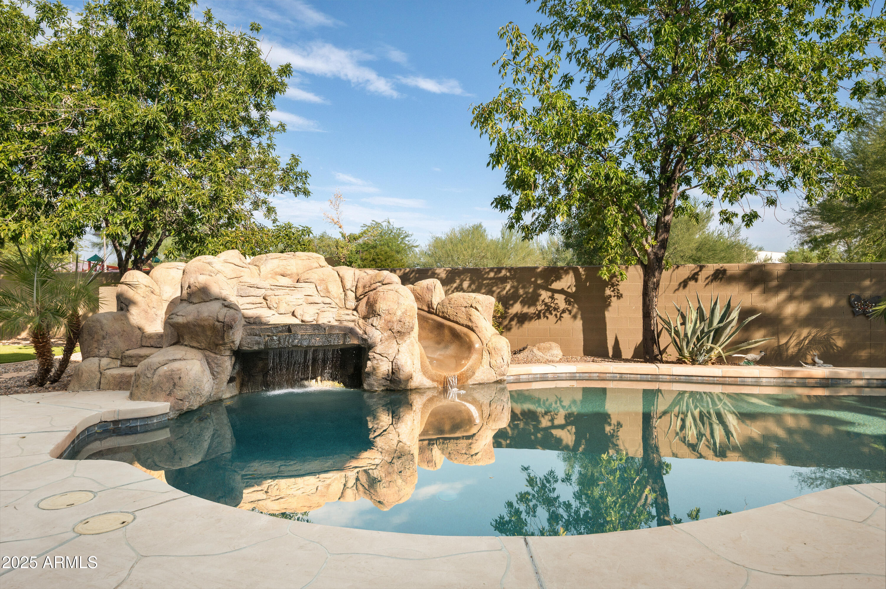 40213 N NOBLE HAWK Court