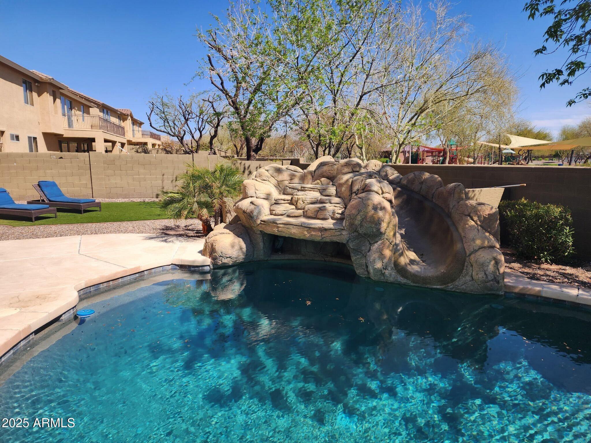 40213 N NOBLE HAWK Court