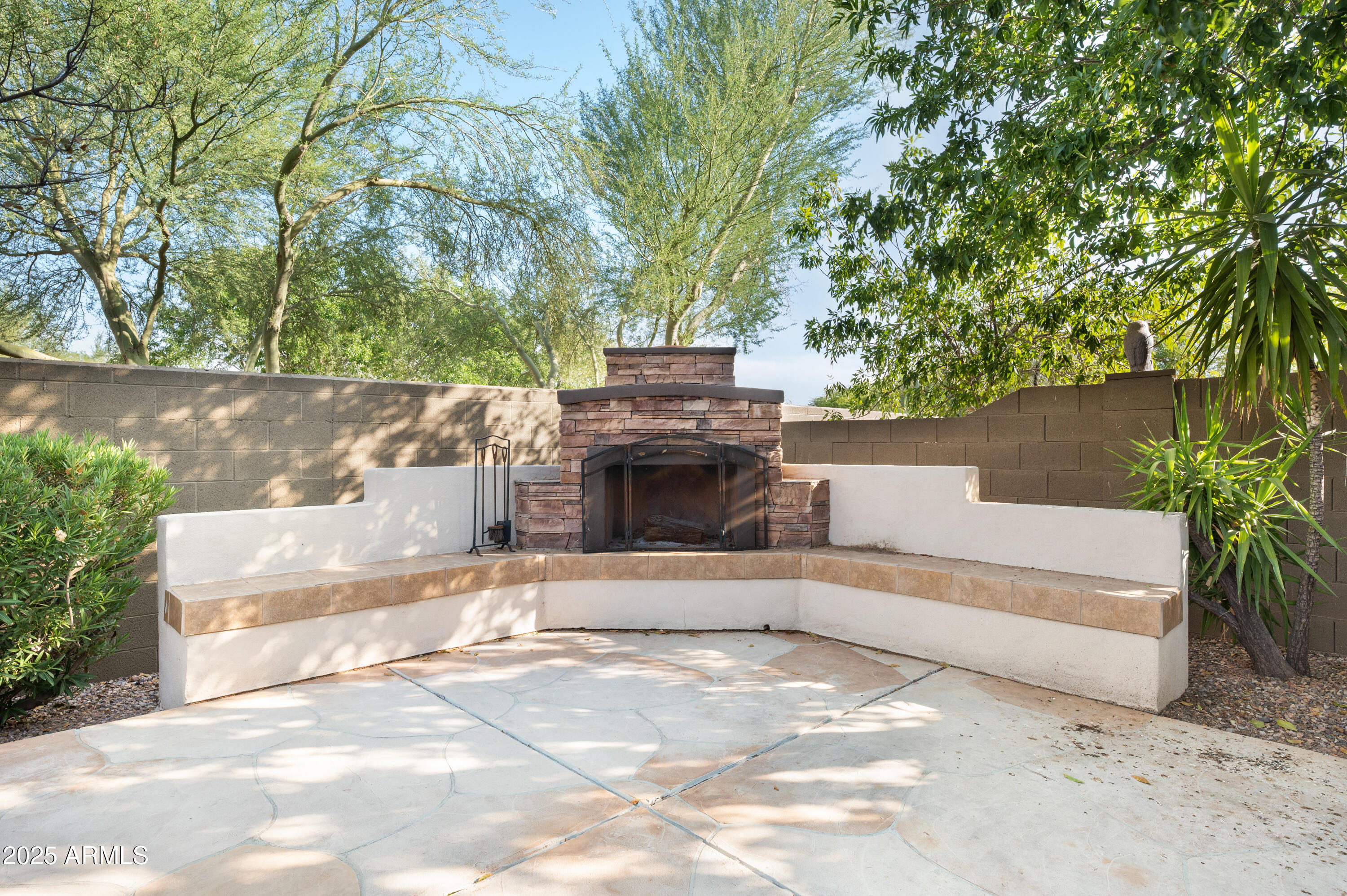 40213 N NOBLE HAWK Court