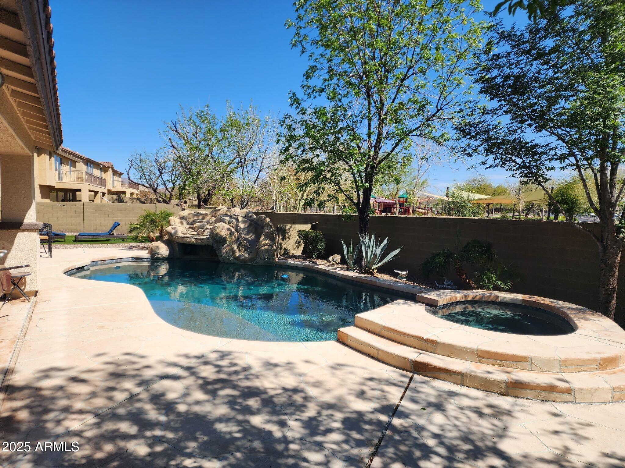 40213 N NOBLE HAWK Court