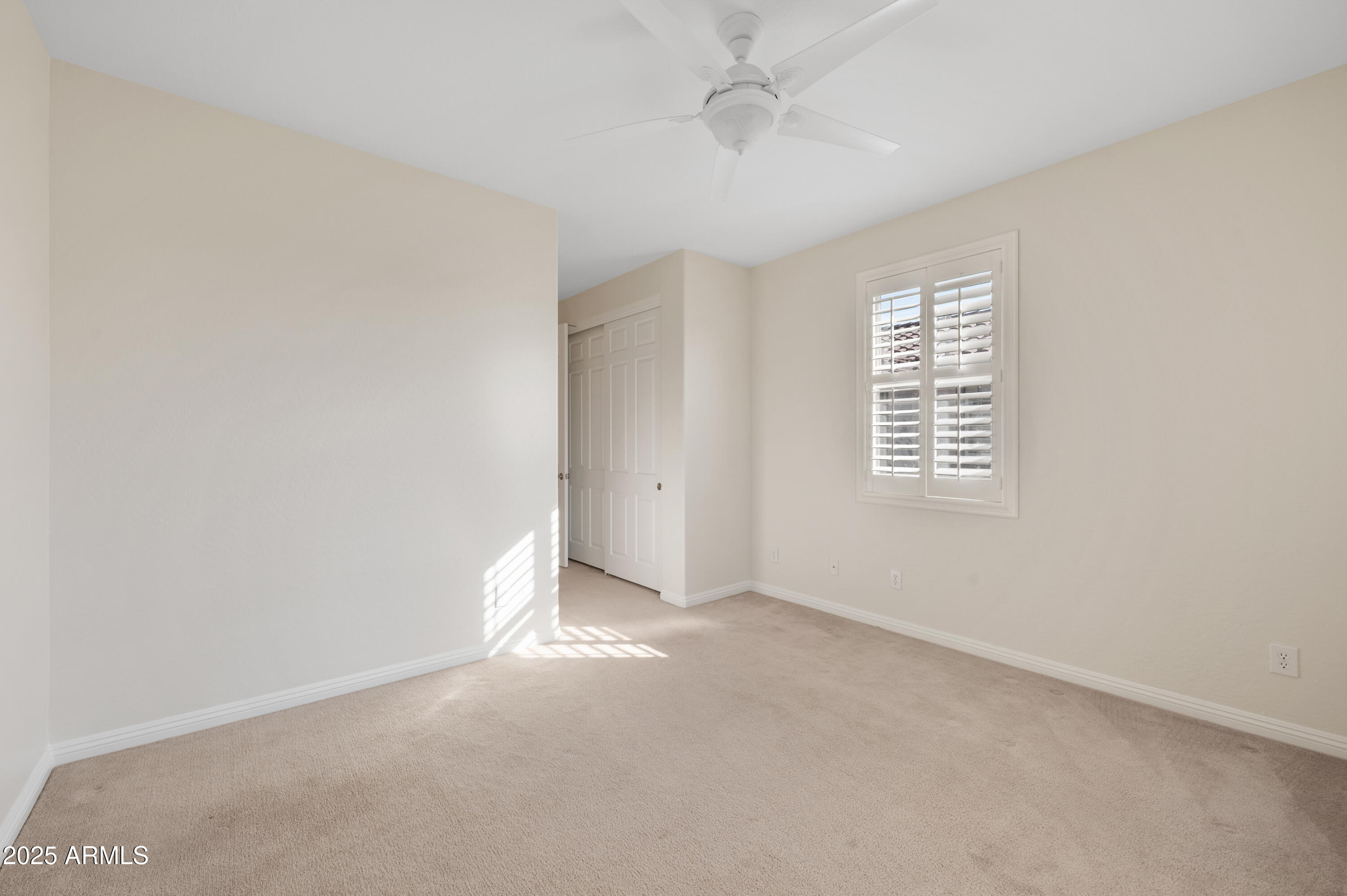 40213 N NOBLE HAWK Court